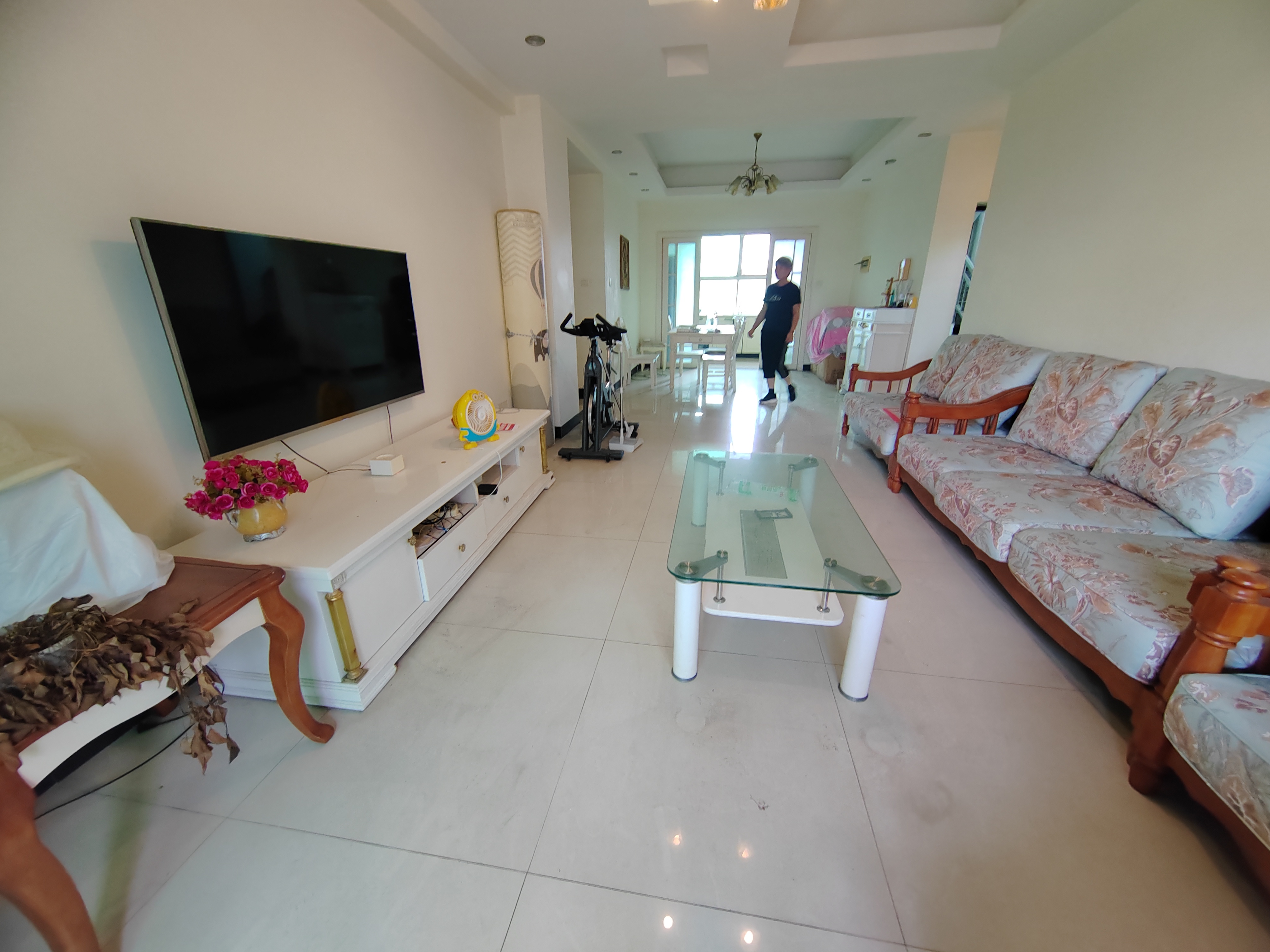 阳光巴洛克小区  4室2厅2卫    2400.0元/月 阳光巴洛克小区  4室2厅2卫    2400.0元/月室内图