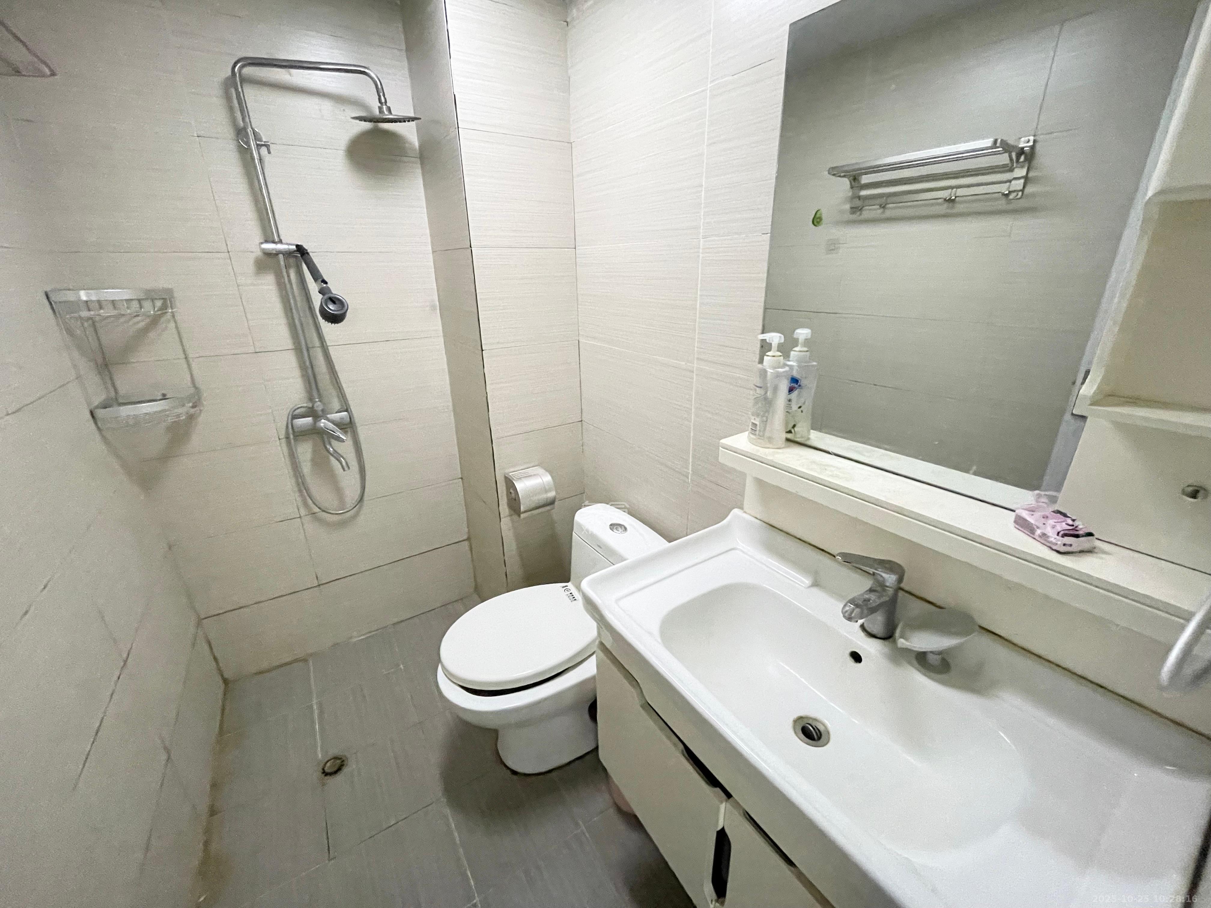 红公馆(前程丽景大厦)  1室2厅1卫    2000.0元/月 红公馆(前程丽景大厦)  1室2厅1卫    2000.0元/月室内图