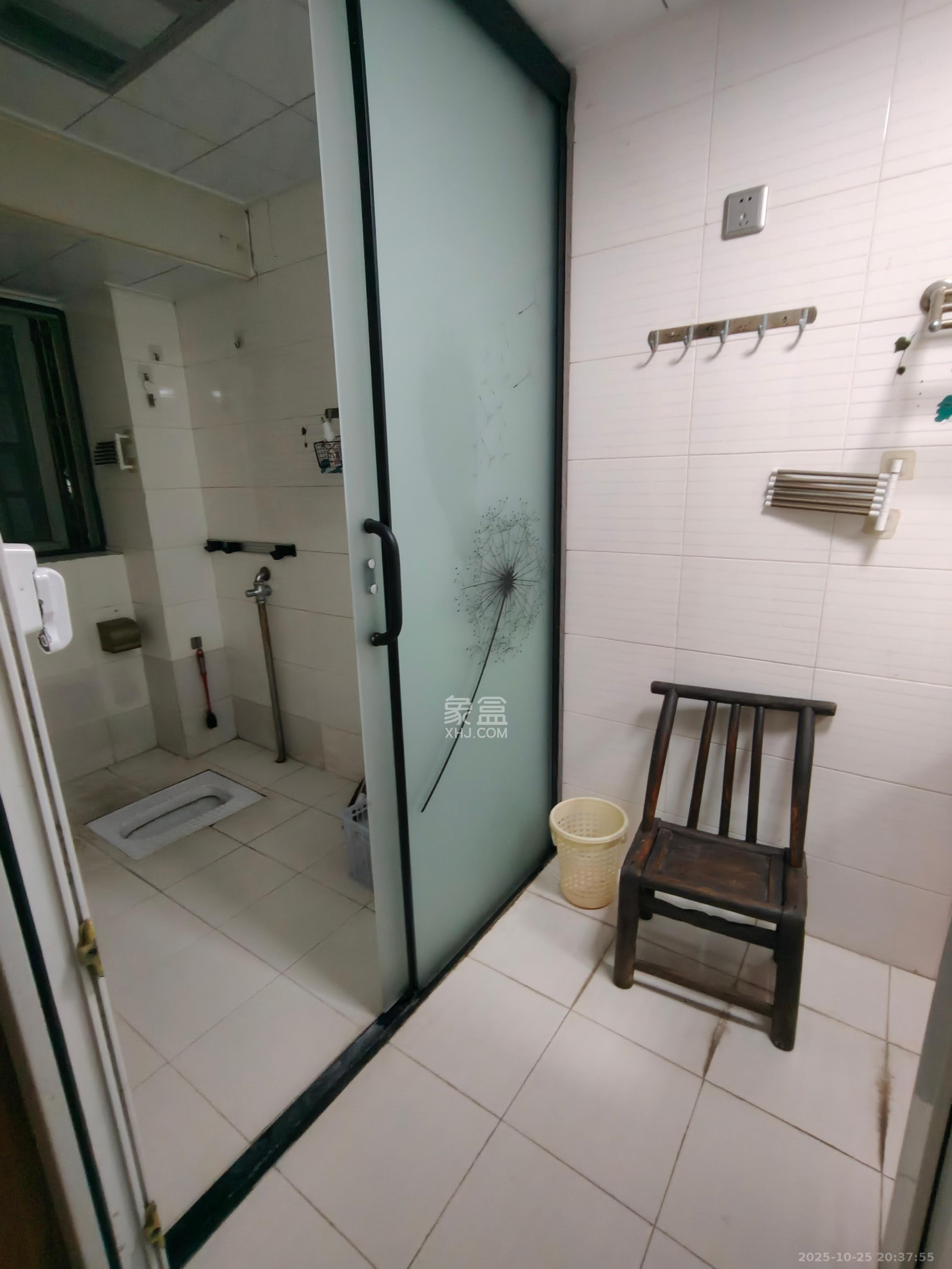 鑫天芙蓉  3室2厅2卫    1800.0元/月 鑫天芙蓉  3室2厅2卫    1800.0元/月室内图