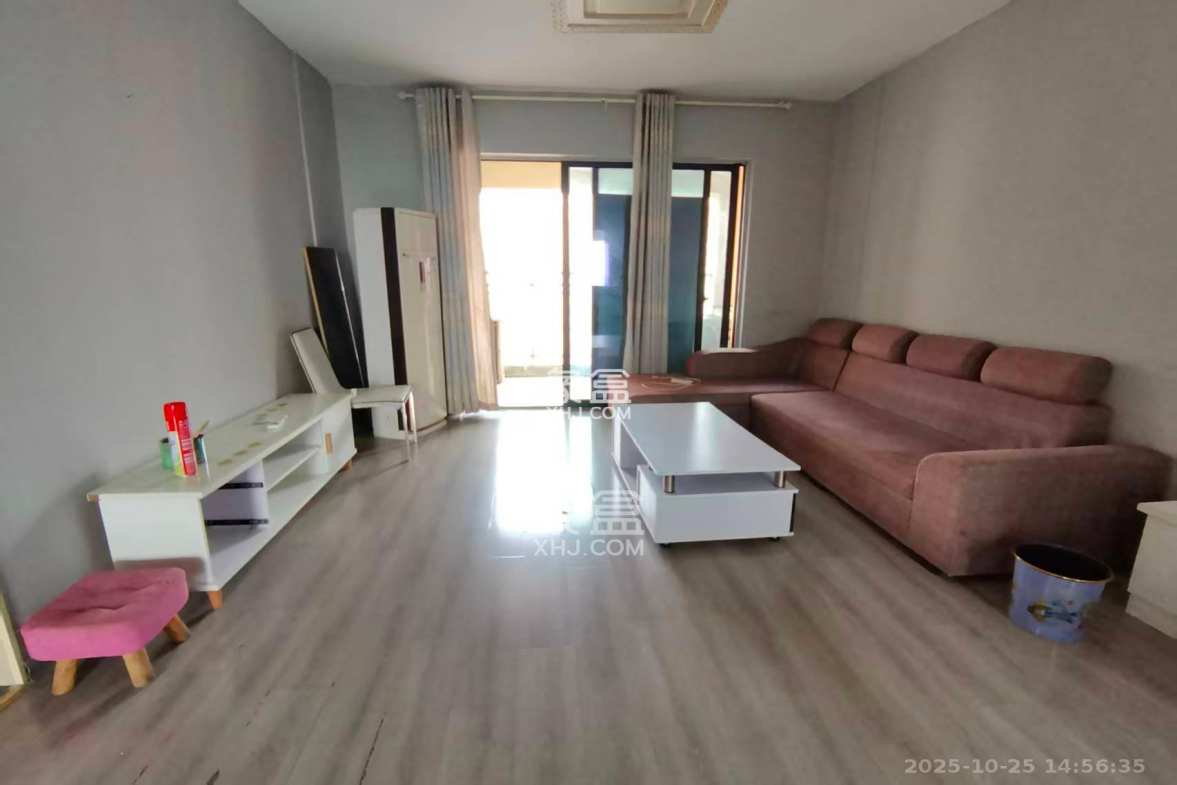 荣泰广场  4室2厅2卫    2700.0元/月 荣泰广场  4室2厅2卫    2700.0元/月室内图