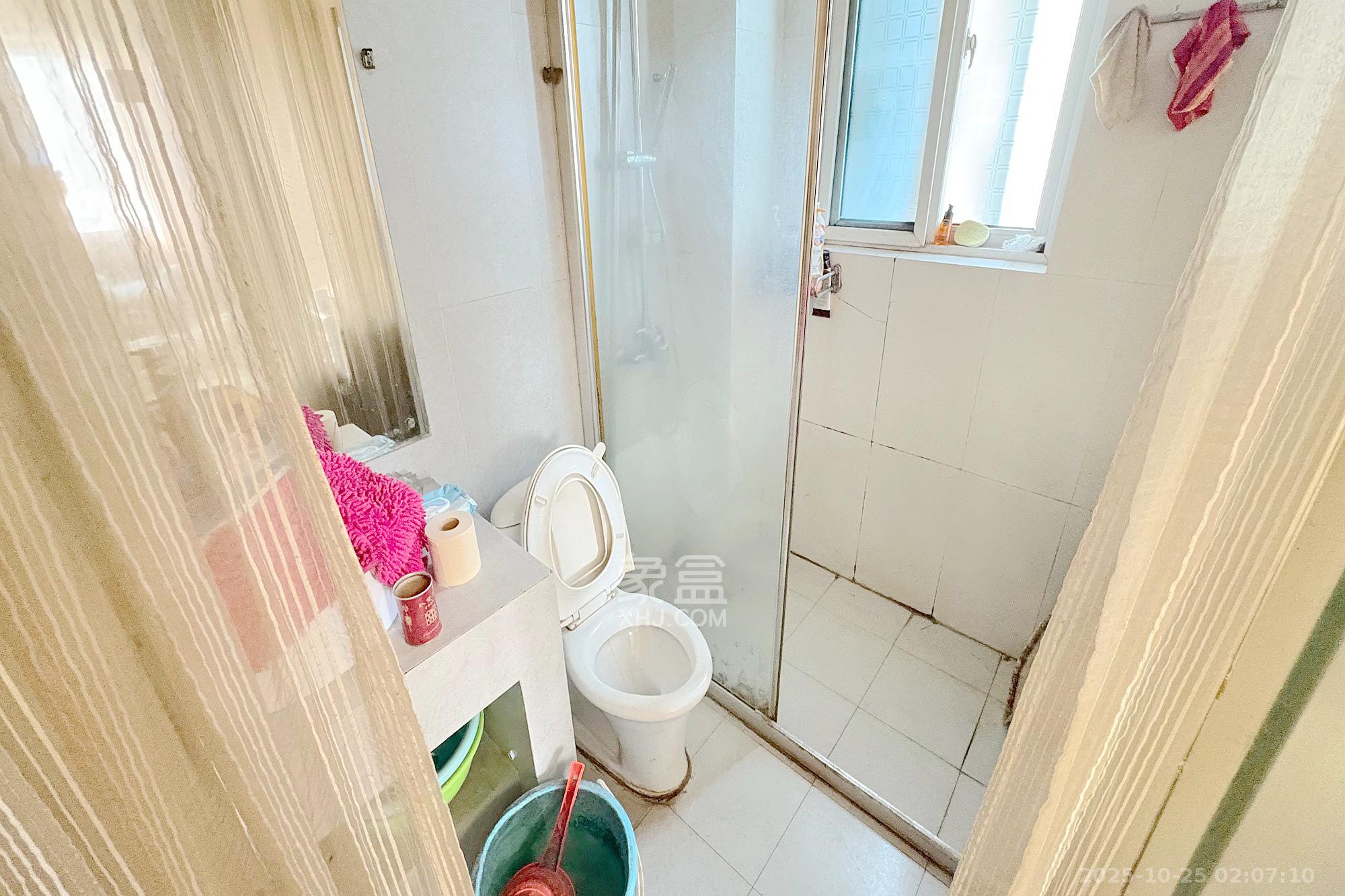 滨湖嘉园（湖滨小区）  3室2厅2卫    92.0万卫生间