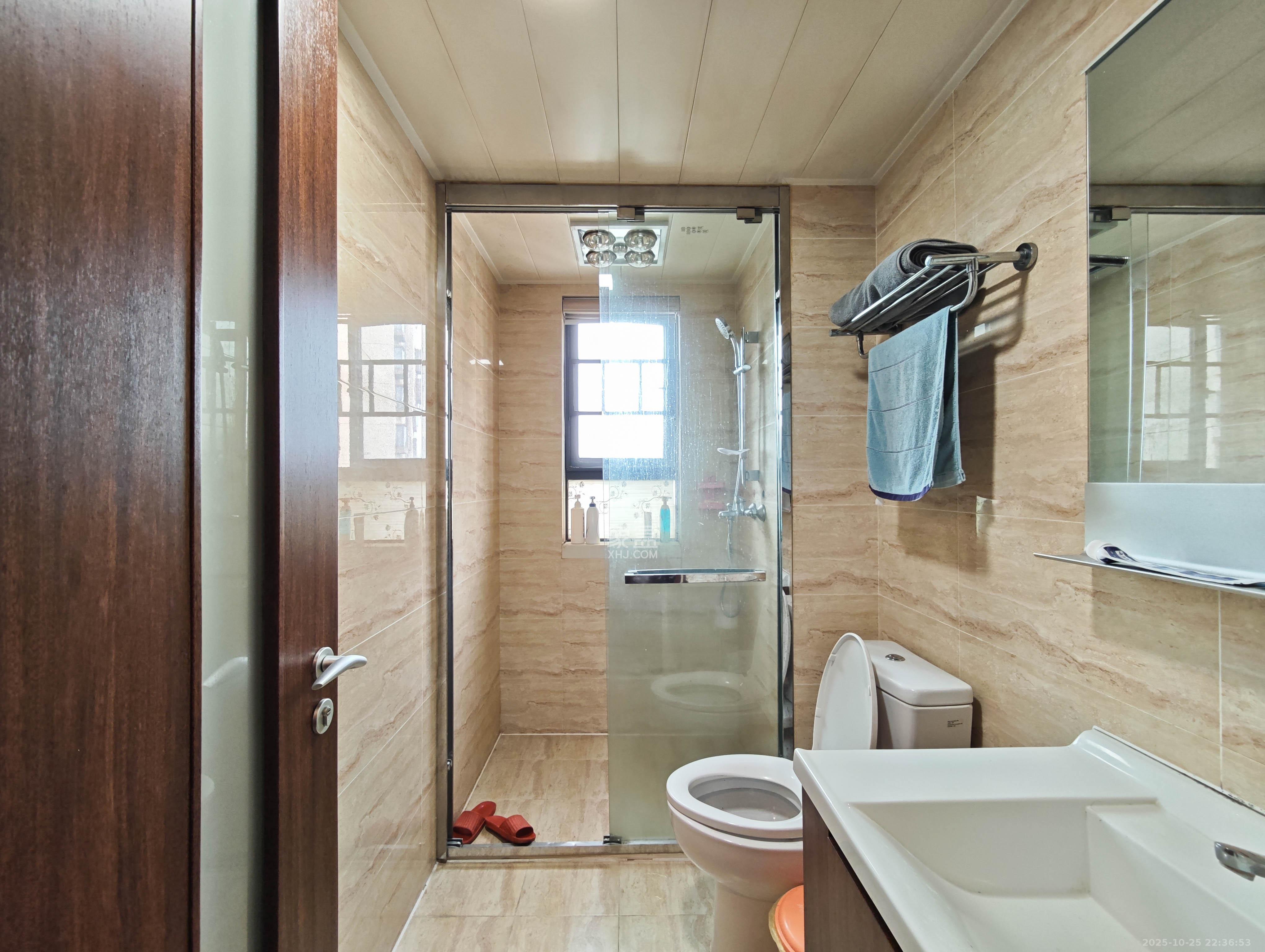 万科魅力之城  4室2厅2卫    150.0万卫生间