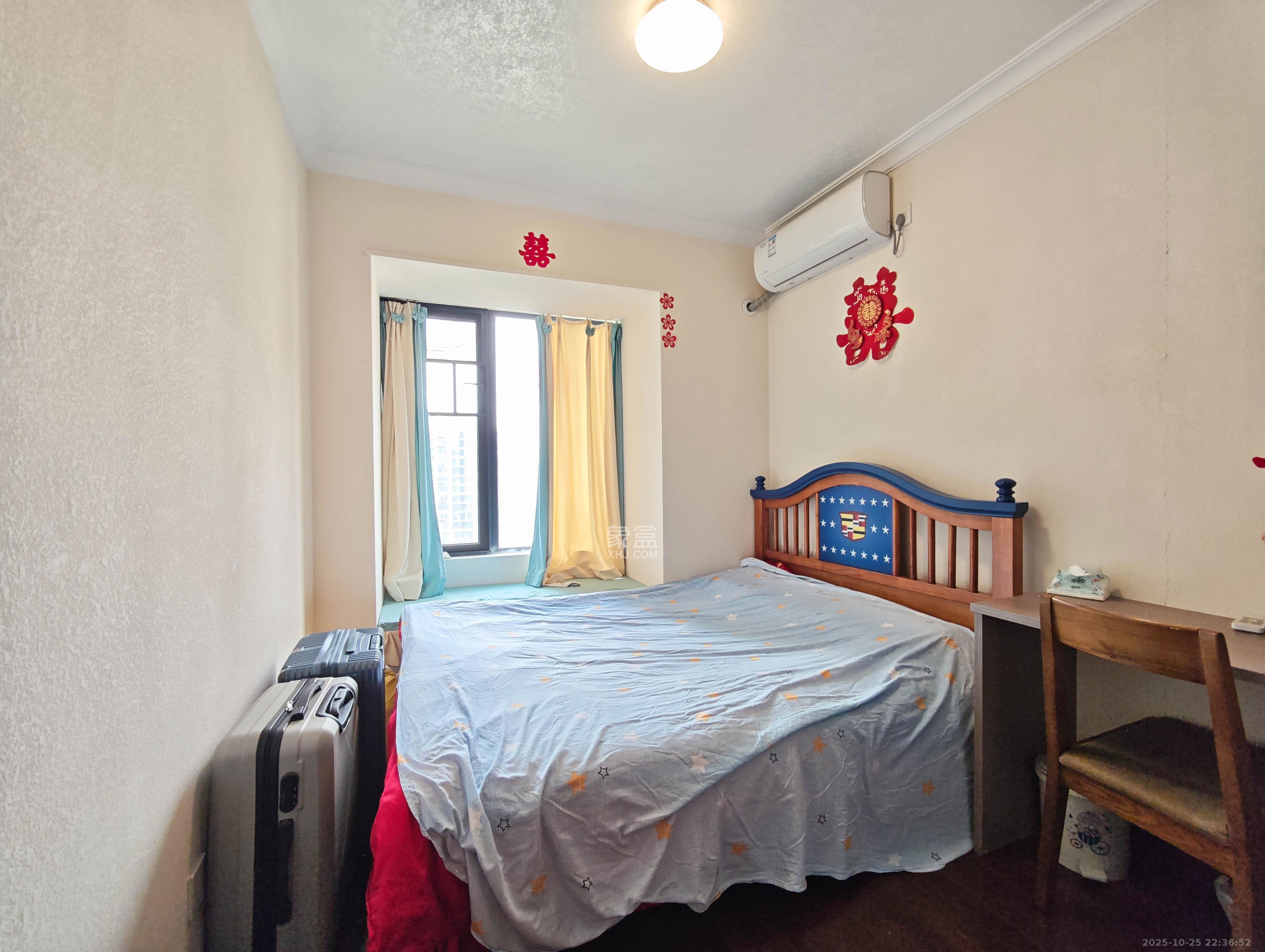 万科魅力之城  4室2厅2卫    150.0万卧室