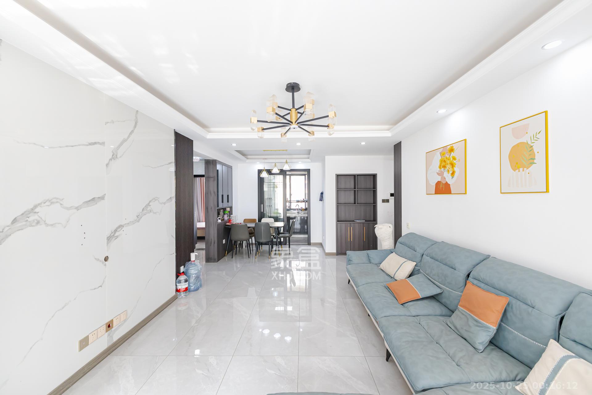 明发阅江悦府  3室2厅2卫    102.8万 明发阅江悦府  3室2厅2卫    102.8万客厅