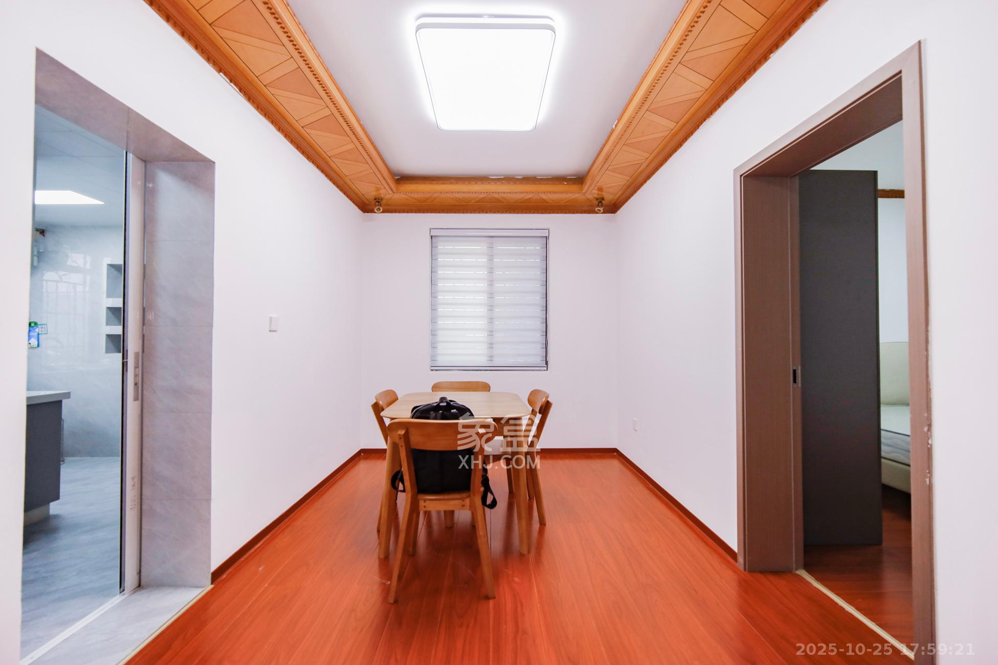 铁四院  3室2厅1卫    88.0万客厅