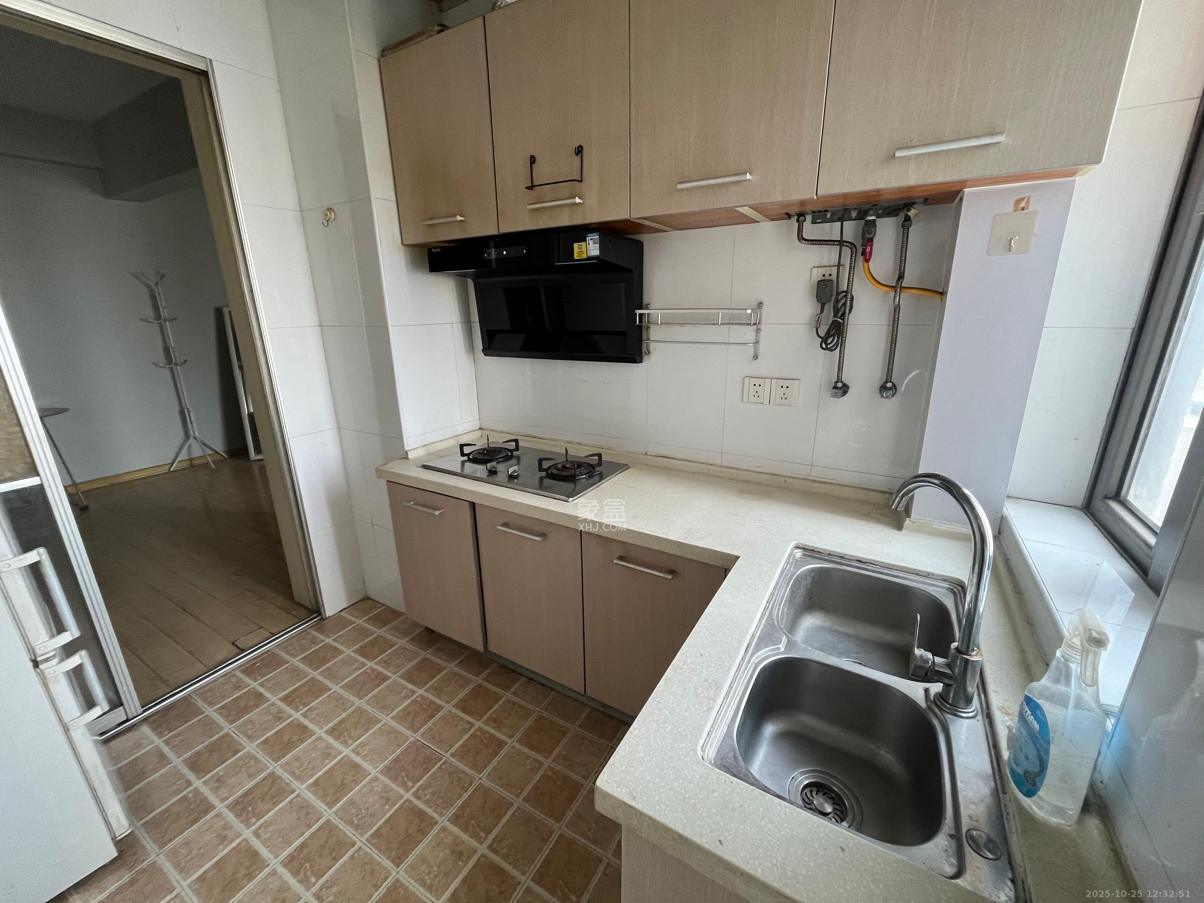 佳天瑞宁花园  1室1厅1卫    1800.0元/月 佳天瑞宁花园  1室1厅1卫    1800.0元/月室内图