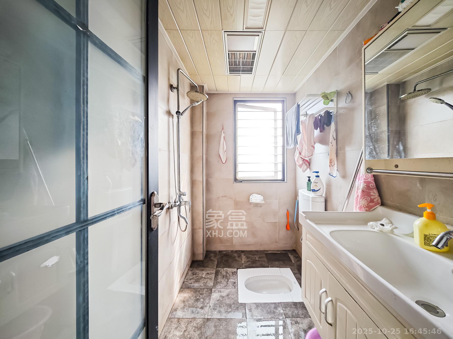 山语城三期  3室2厅2卫    83.0万卫生间