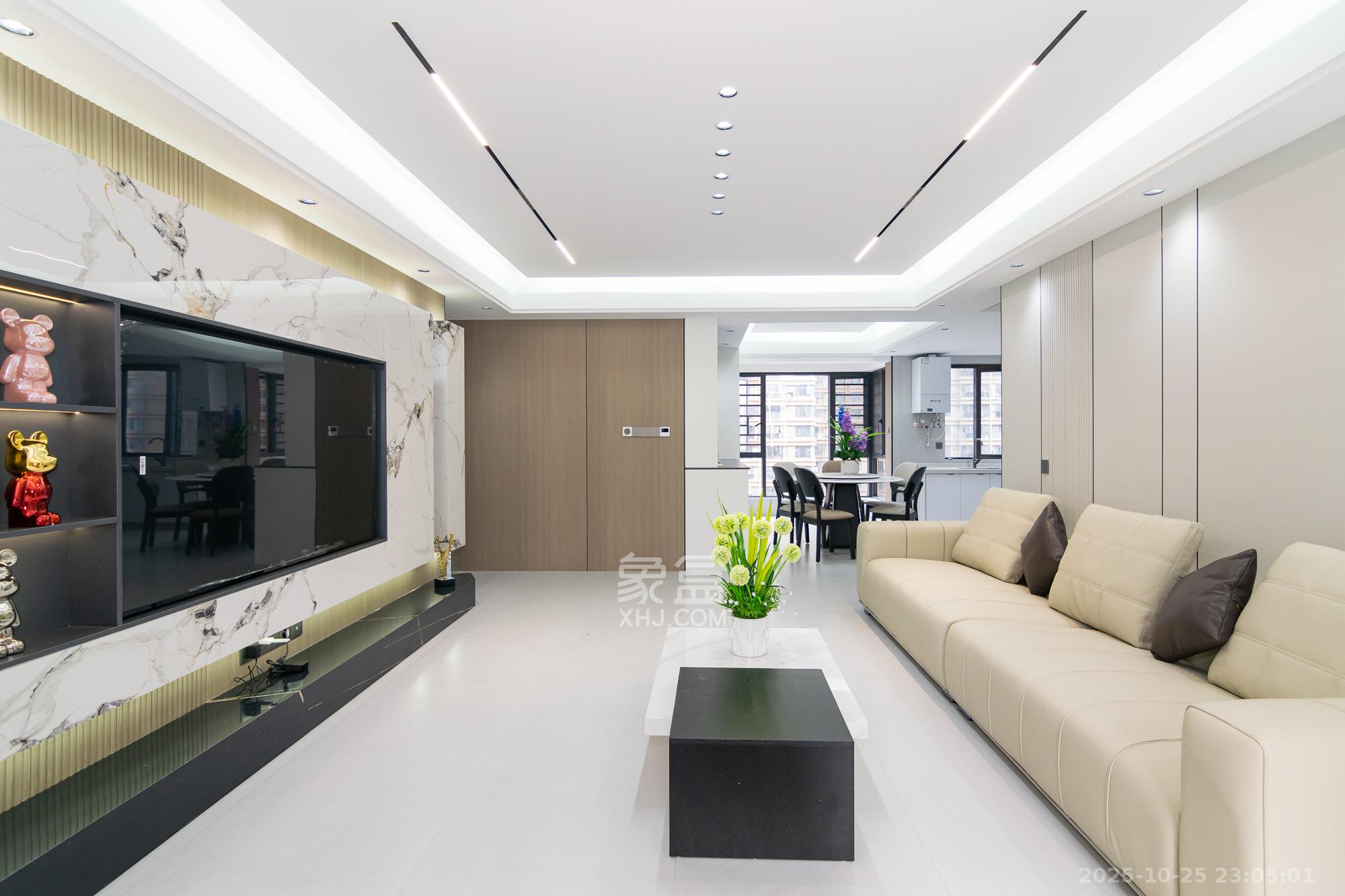 润和长郡(润和紫郡二三期) 5室2厅2卫 137.0万 润和长郡(润和紫郡二三期) 5室2厅2卫 137.0万客厅