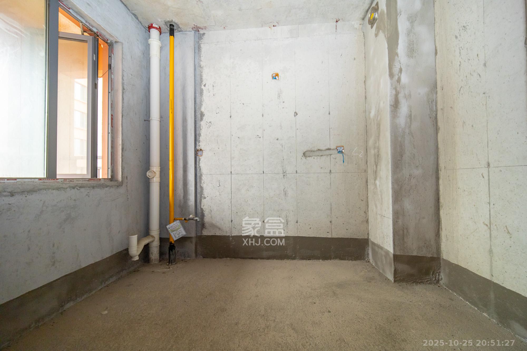 金色溪泉湾  4室2厅2卫    210.0万 金色溪泉湾  4室2厅2卫    210.0万厨房