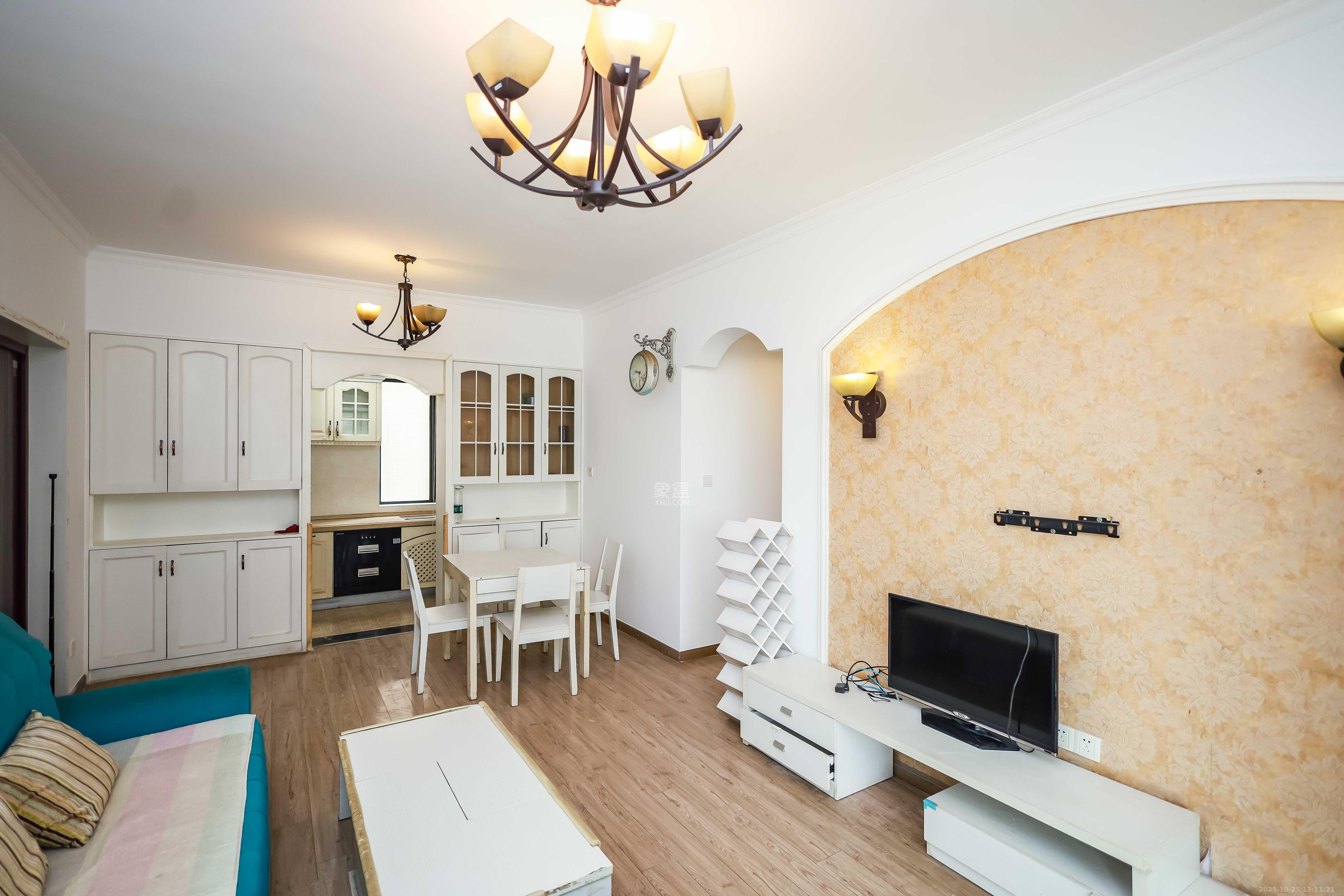 莱茵城  3室2厅2卫    85.0万客厅