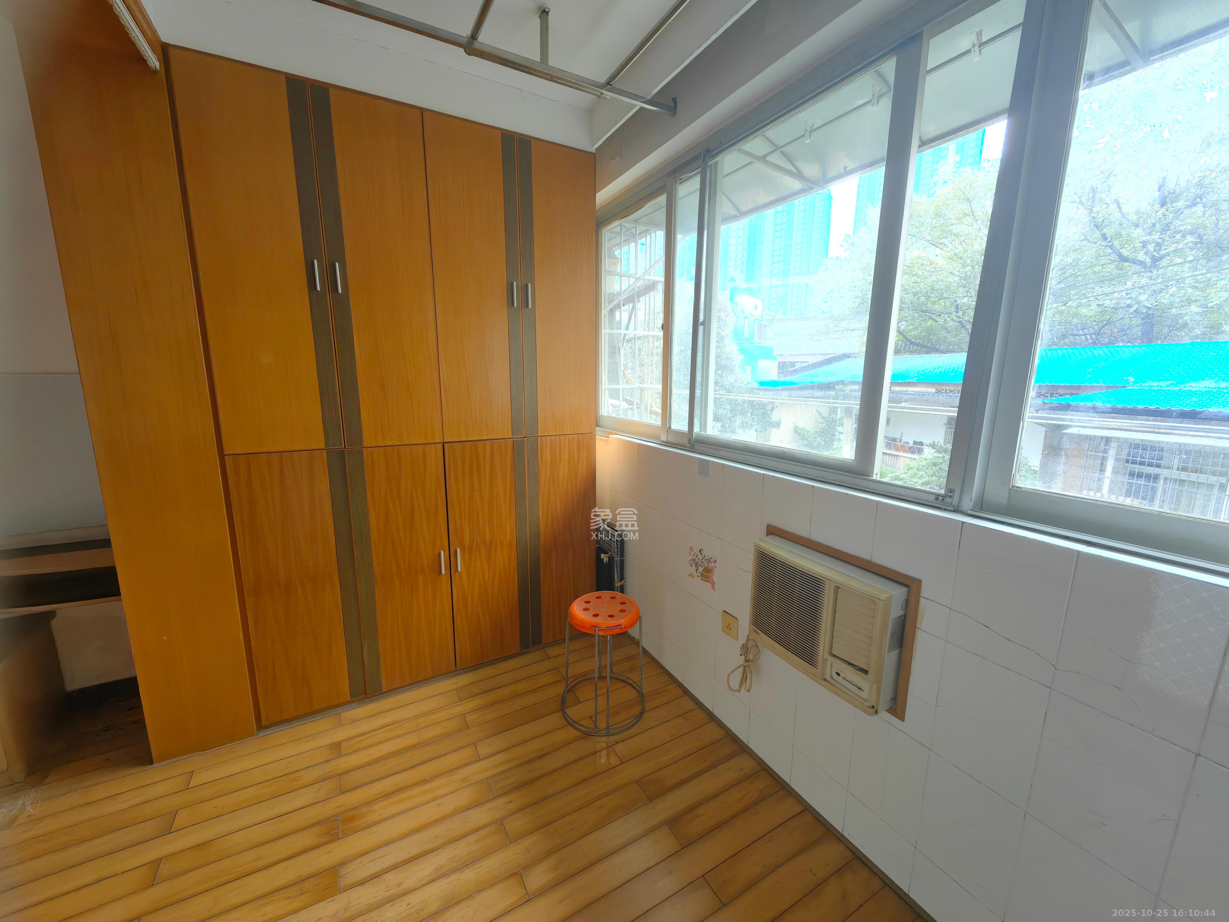 塔松小区  2室1厅1卫    1500.0元/月 塔松小区  2室1厅1卫    1500.0元/月室内图