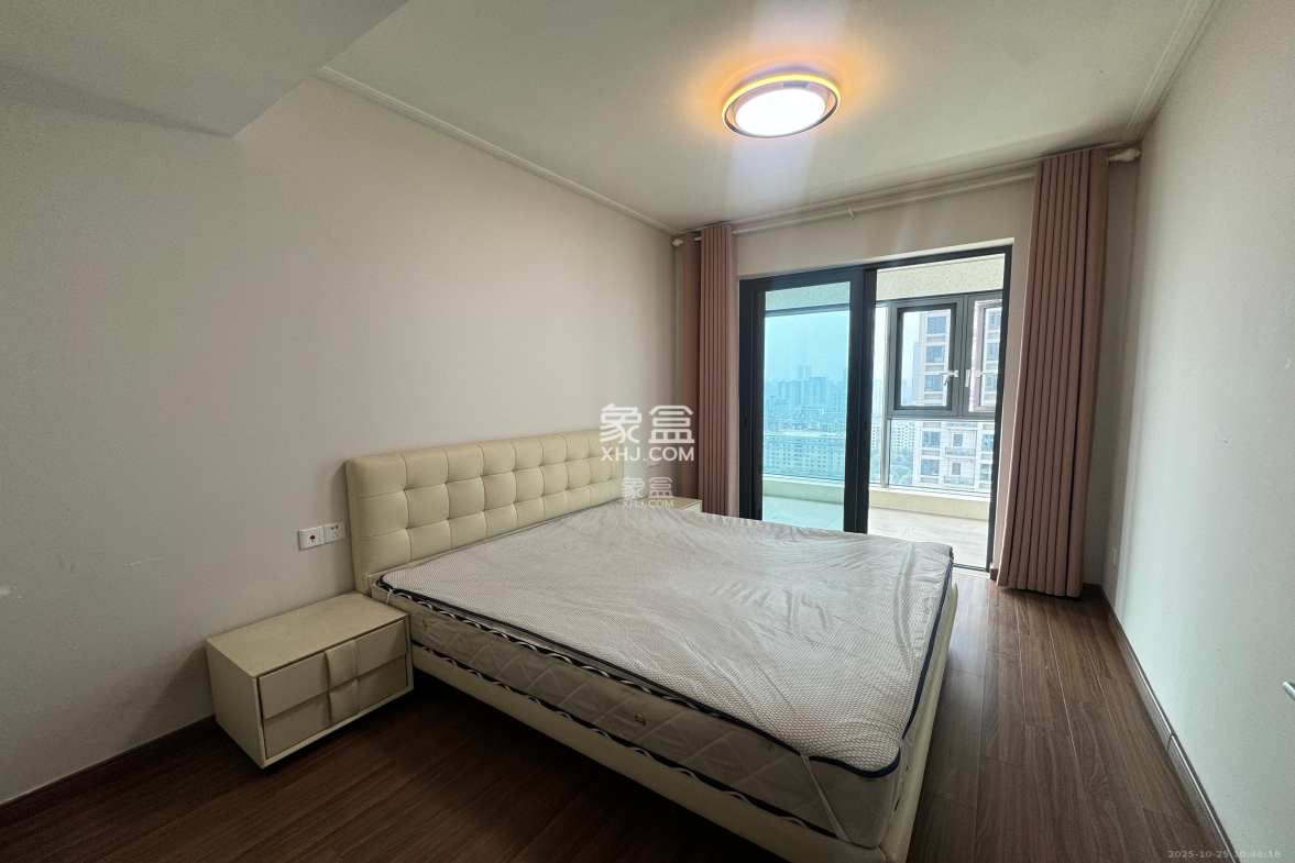 保利中环广场(保利中悦苑)  4室2厅2卫    4500.0元/月 保利中环广场(保利中悦苑)  4室2厅2卫    4500.0元/月室内图