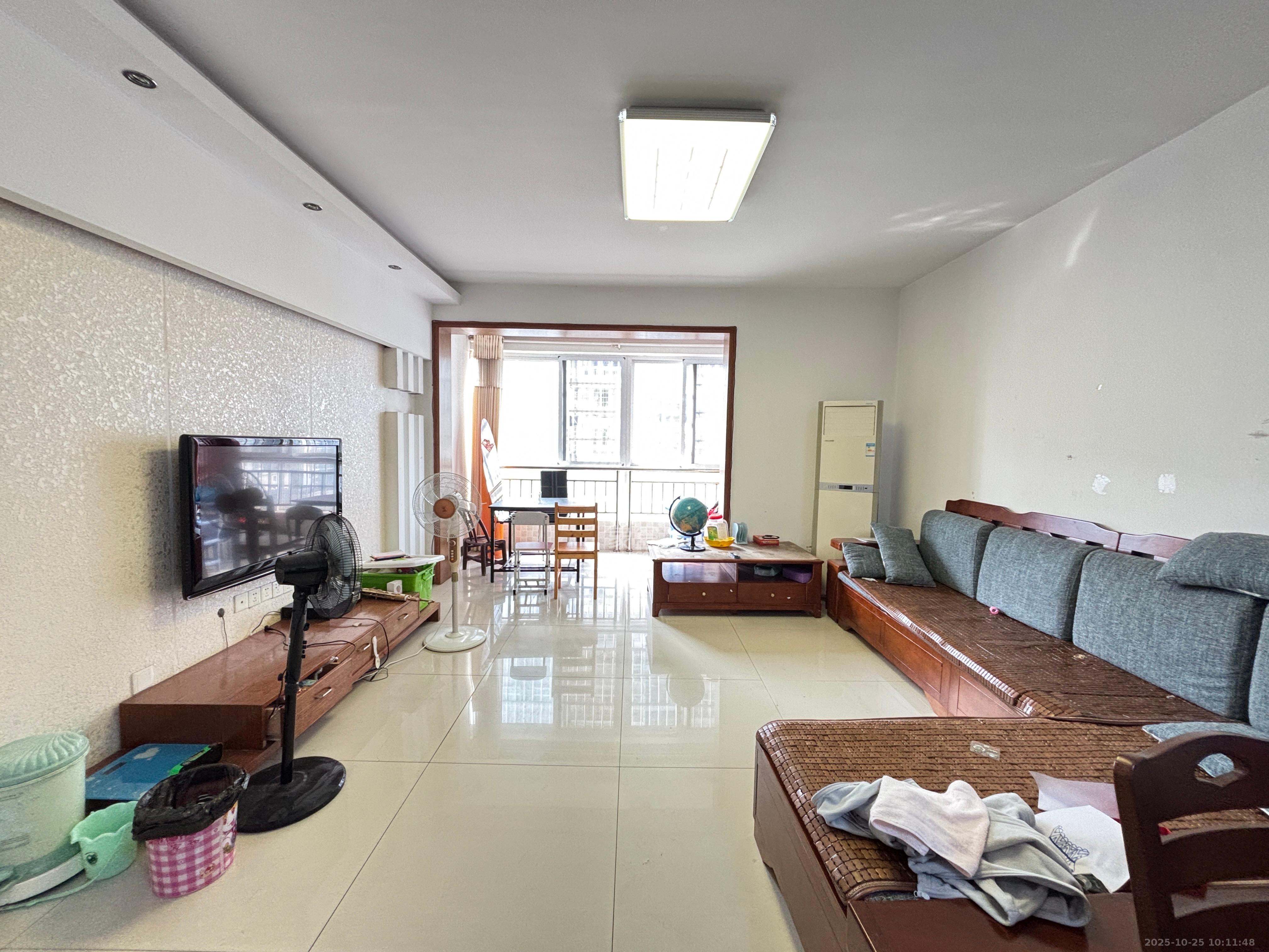 星沙教师公寓  3室2厅2卫    1700.0元/月室内图