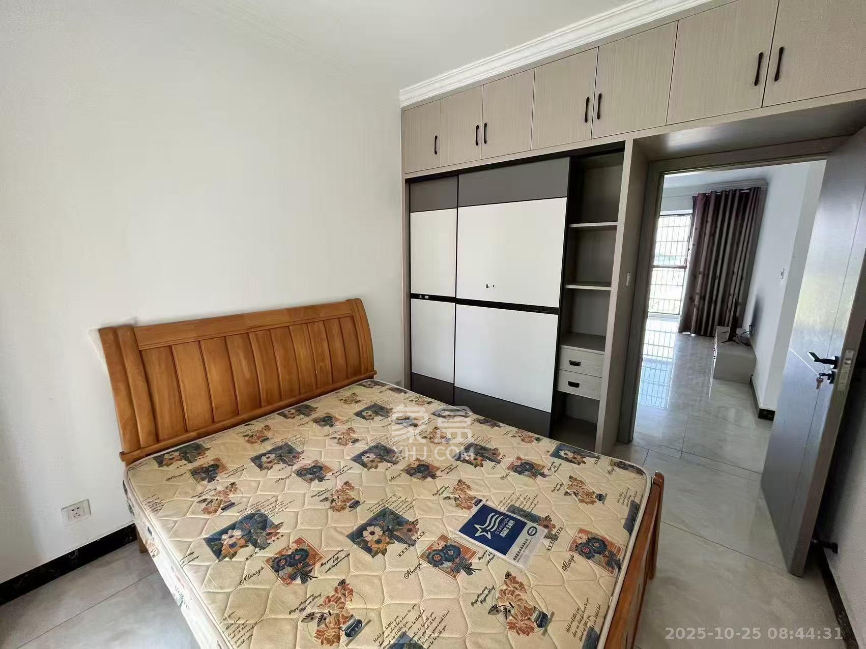 和润园一、二期  3室2厅2卫    2100.0元/月室内图