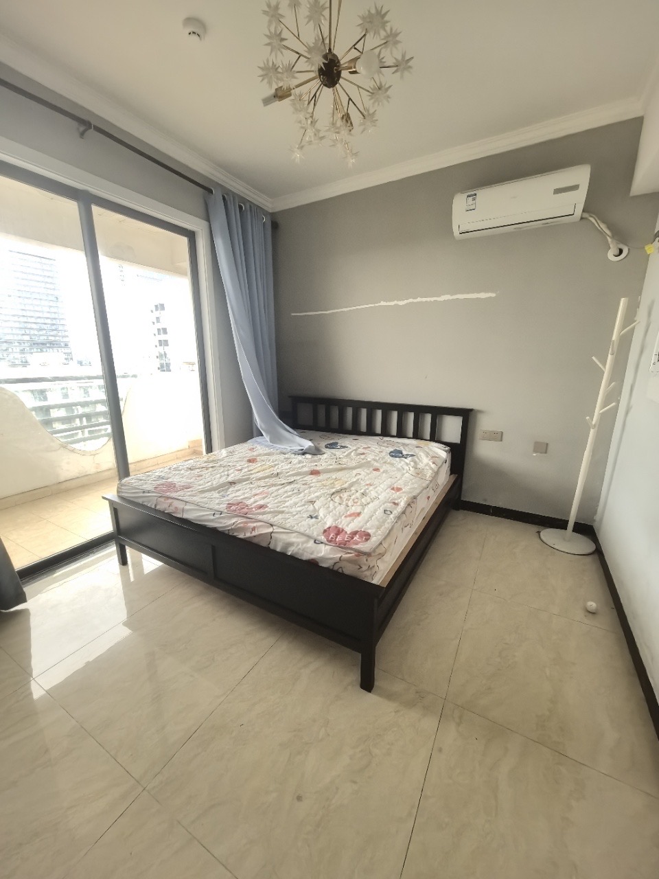 远大购物广场  2室2厅1卫    100.0万客厅