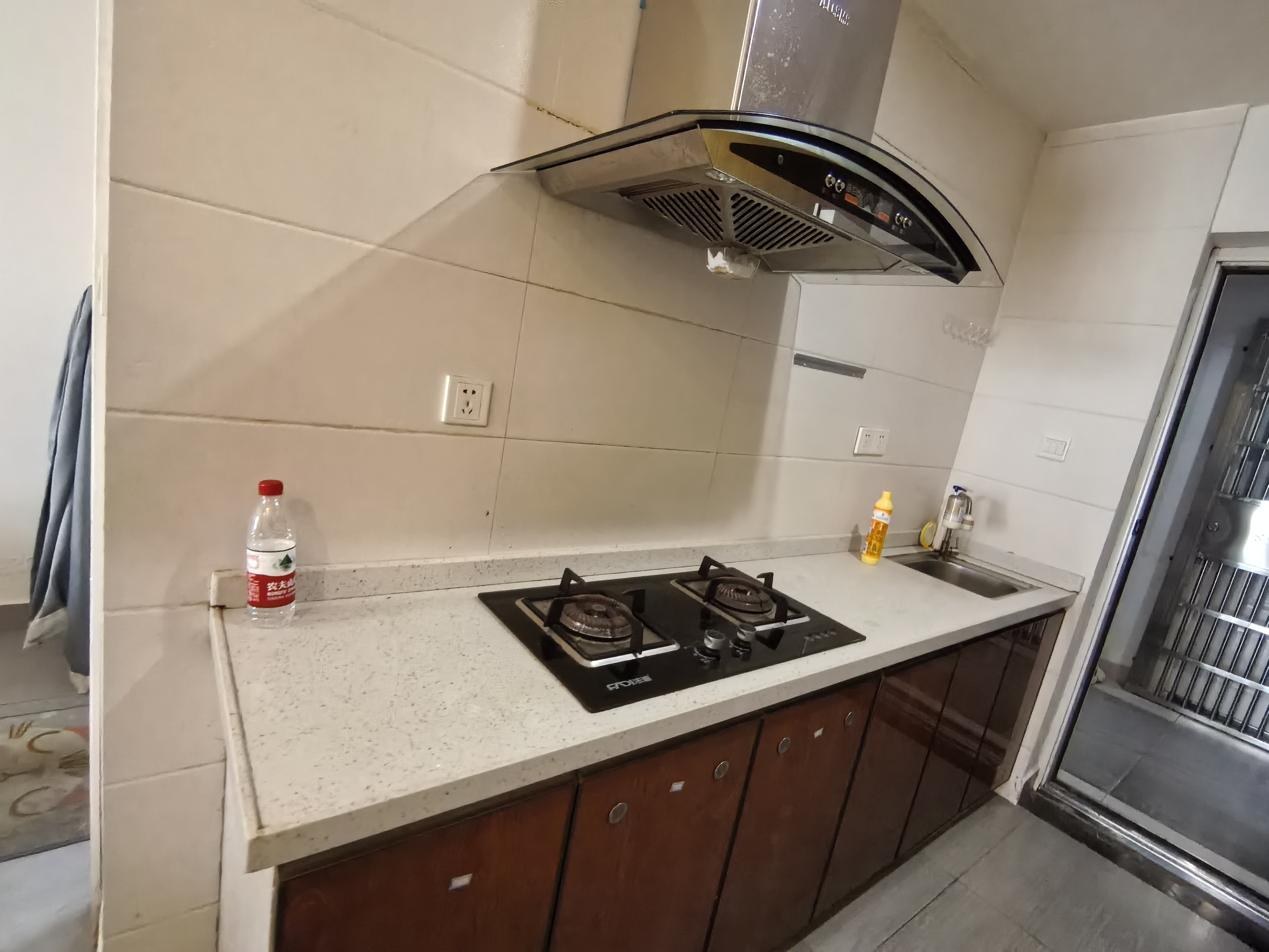 国公馆  1室1厅1卫    1500.0元/月室内图