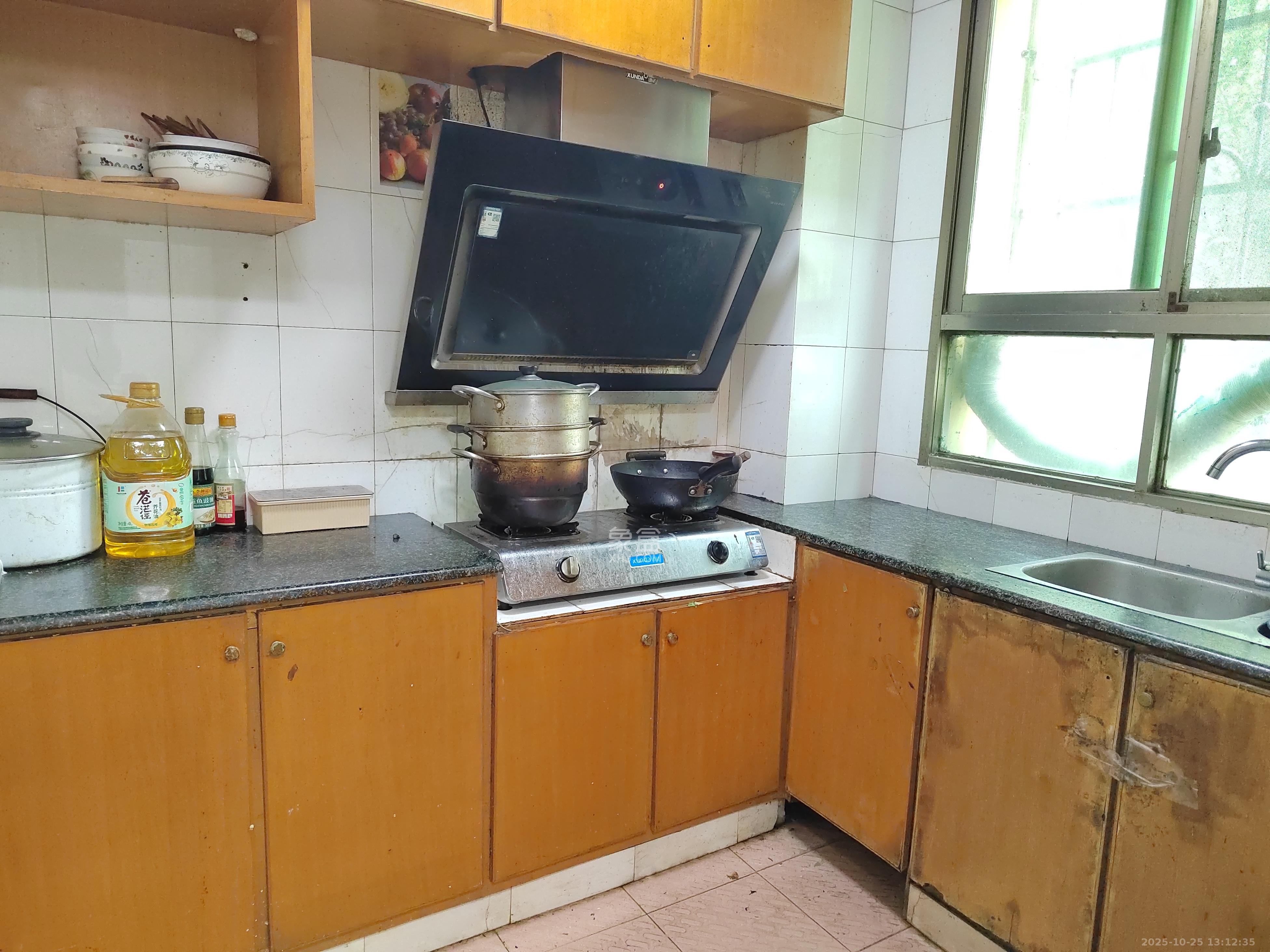 仁和家园 1室2厅1卫 1400.0元/月 仁和家园 1室2厅1卫 1400.0元/月室内图