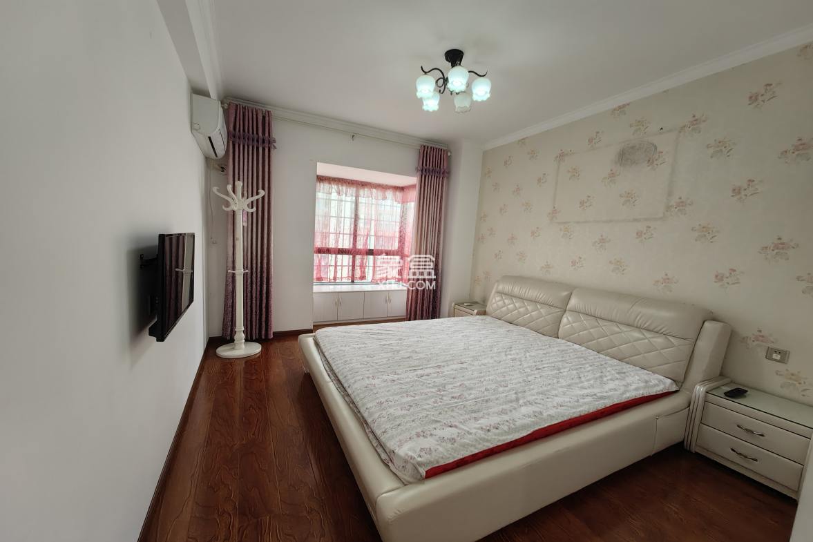 锦绣边城  4室2厅2卫    75.0万 锦绣边城  4室2厅2卫    75.0万客厅