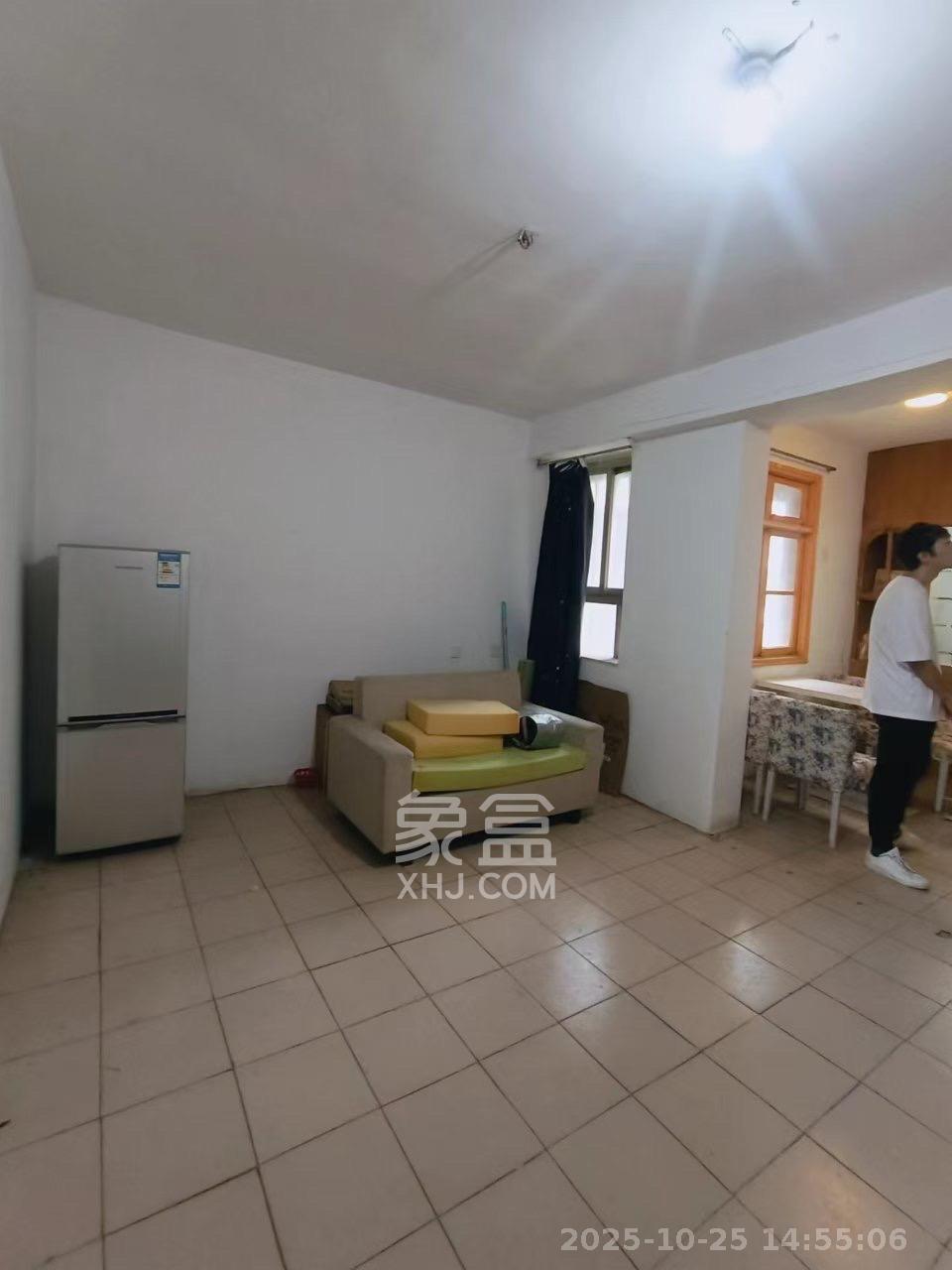 中国铝业单位宿舍  2室1厅1卫    2000.0元/月 中国铝业单位宿舍  2室1厅1卫    2000.0元/月