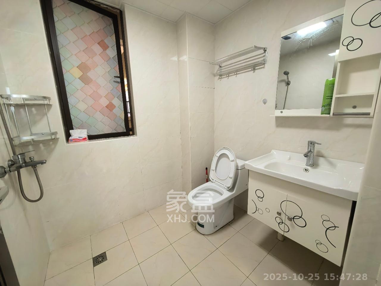 华润置地广场二期  3室2厅2卫    2000.0元/月室内图