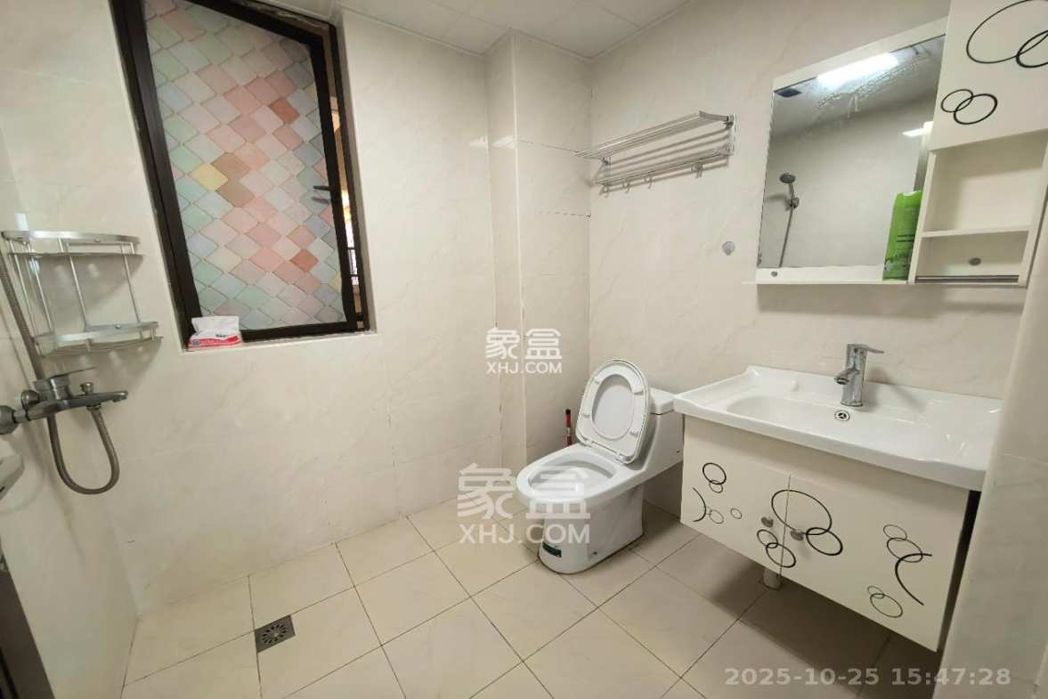 华润置地广场二期 3室2厅2卫 2000.0元/月 华润置地广场二期 3室2厅2卫 2000.0元/月室内图