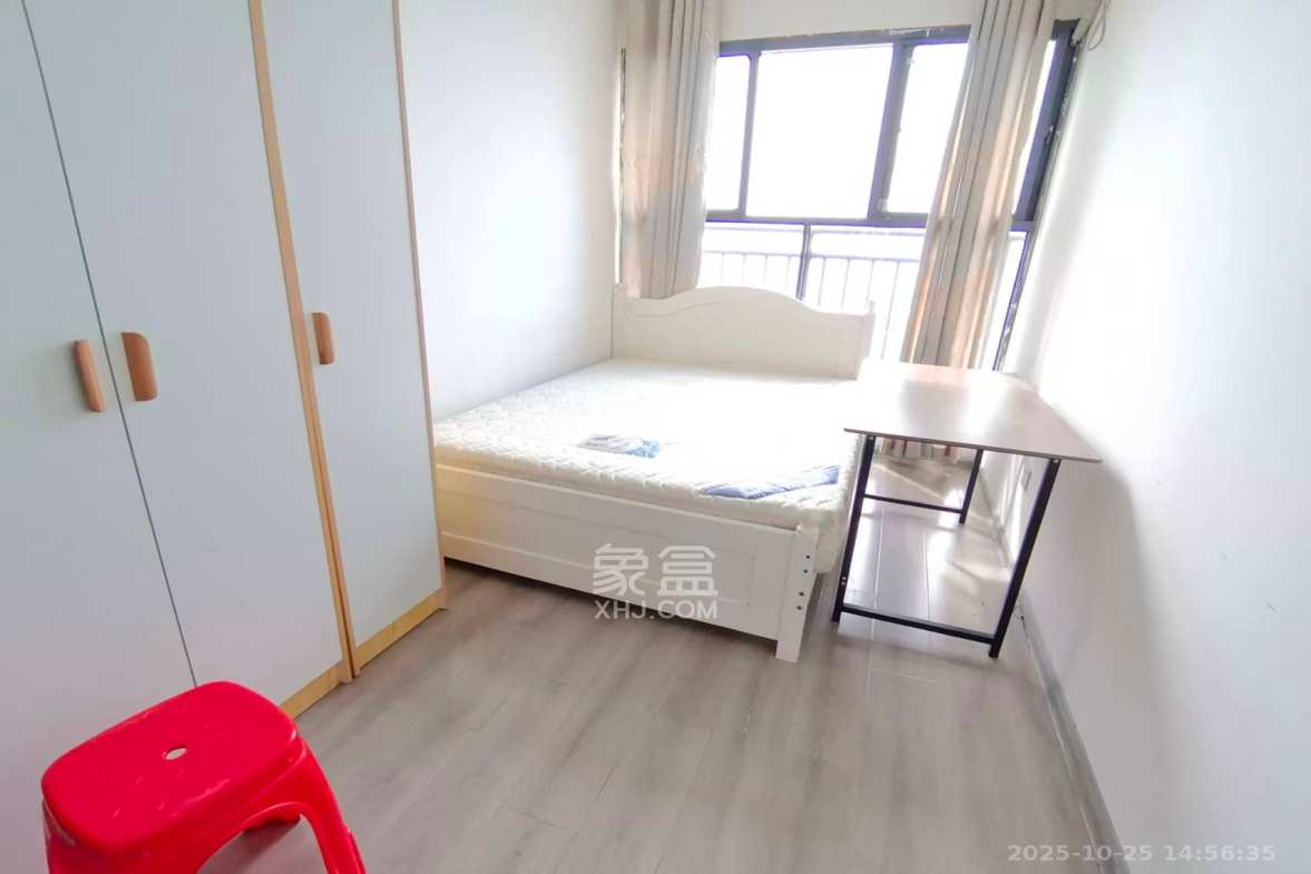 荣泰广场  4室2厅2卫    2700.0元/月 荣泰广场  4室2厅2卫    2700.0元/月室内图