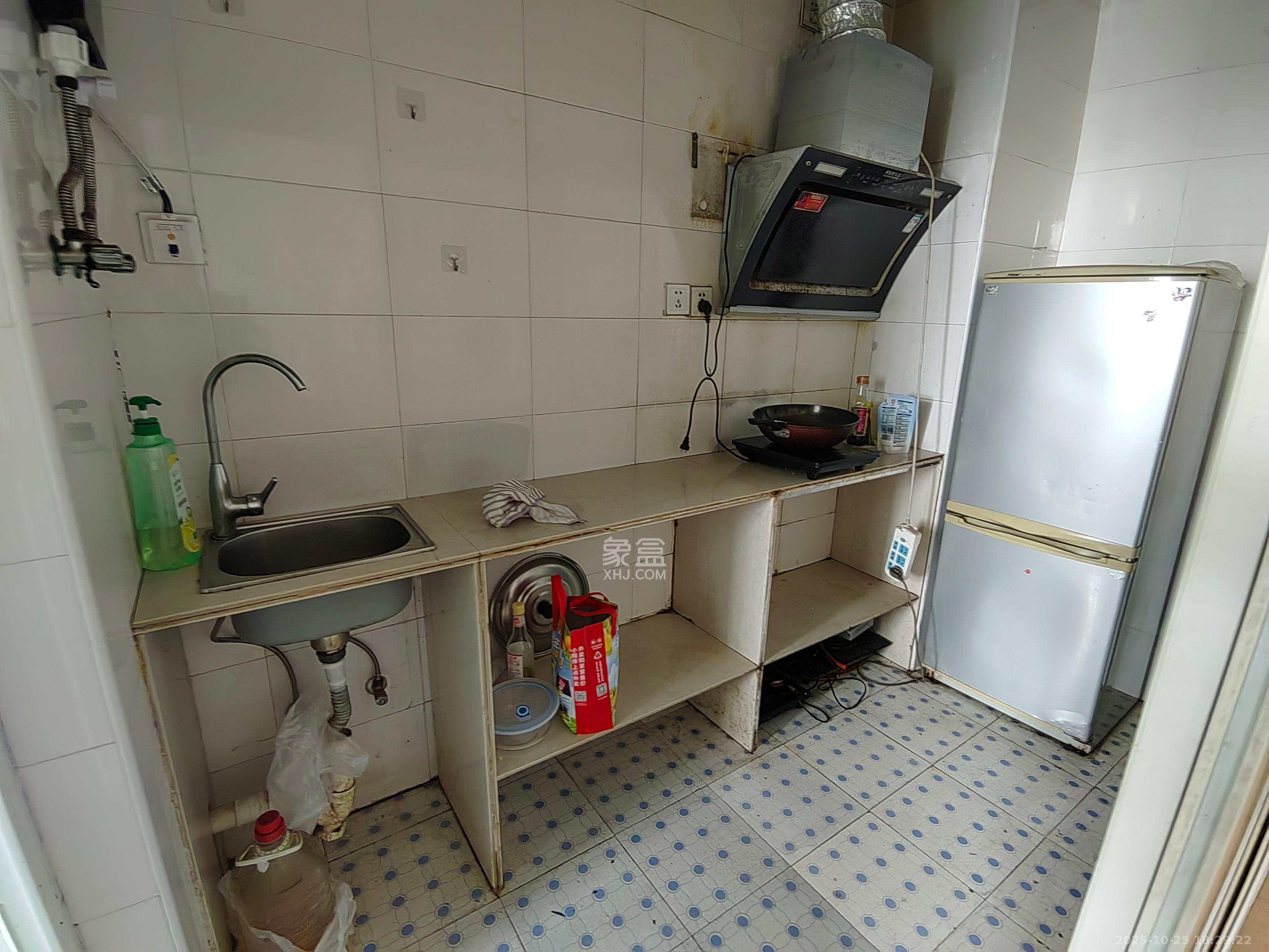 世景华庭  1室1厅1卫    1000.0元/月 世景华庭  1室1厅1卫    1000.0元/月室内图