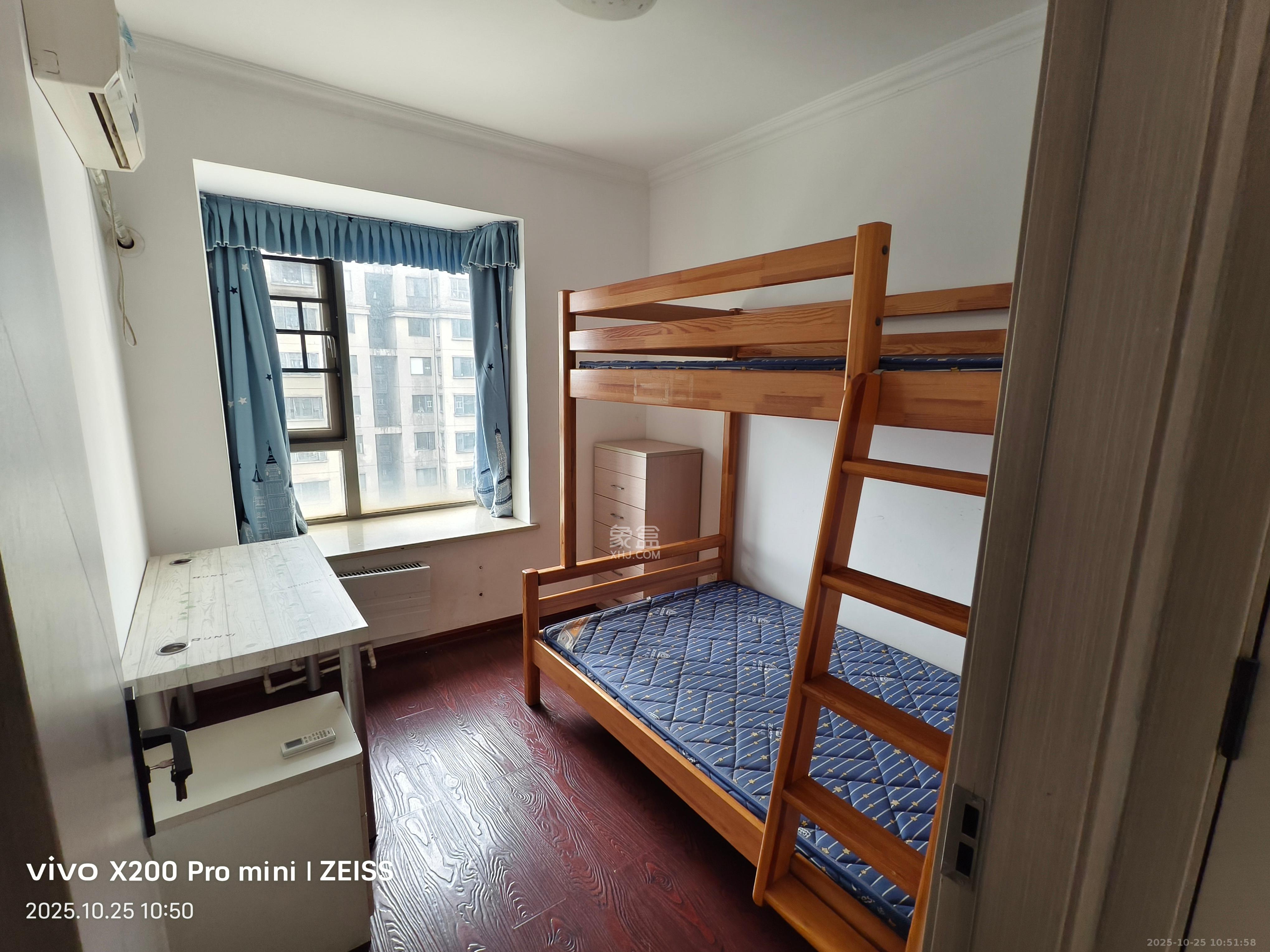 怡海星城  3室2厅1卫    2000.0元/月室内图