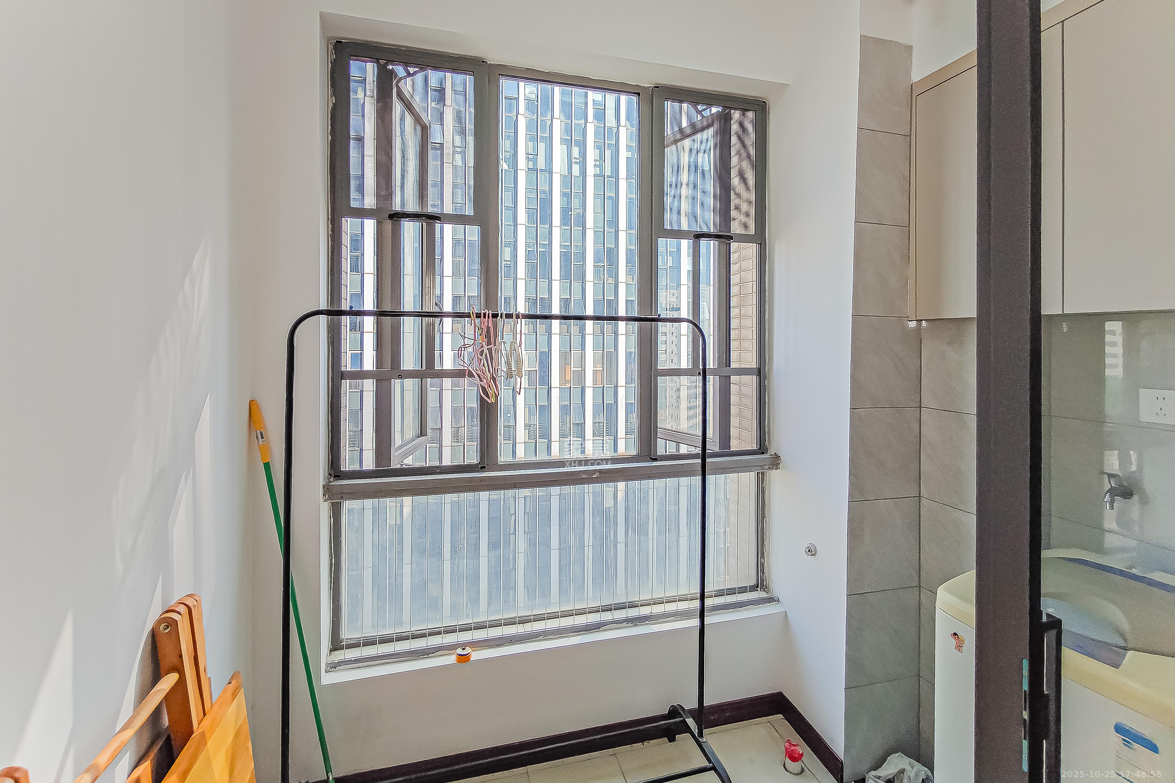 建鸿达华都(华都小户型及大华写字楼)  1室1厅1卫    58.0万 建鸿达华都(华都小户型及大华写字楼)  1室1厅1卫    58.0万阳台