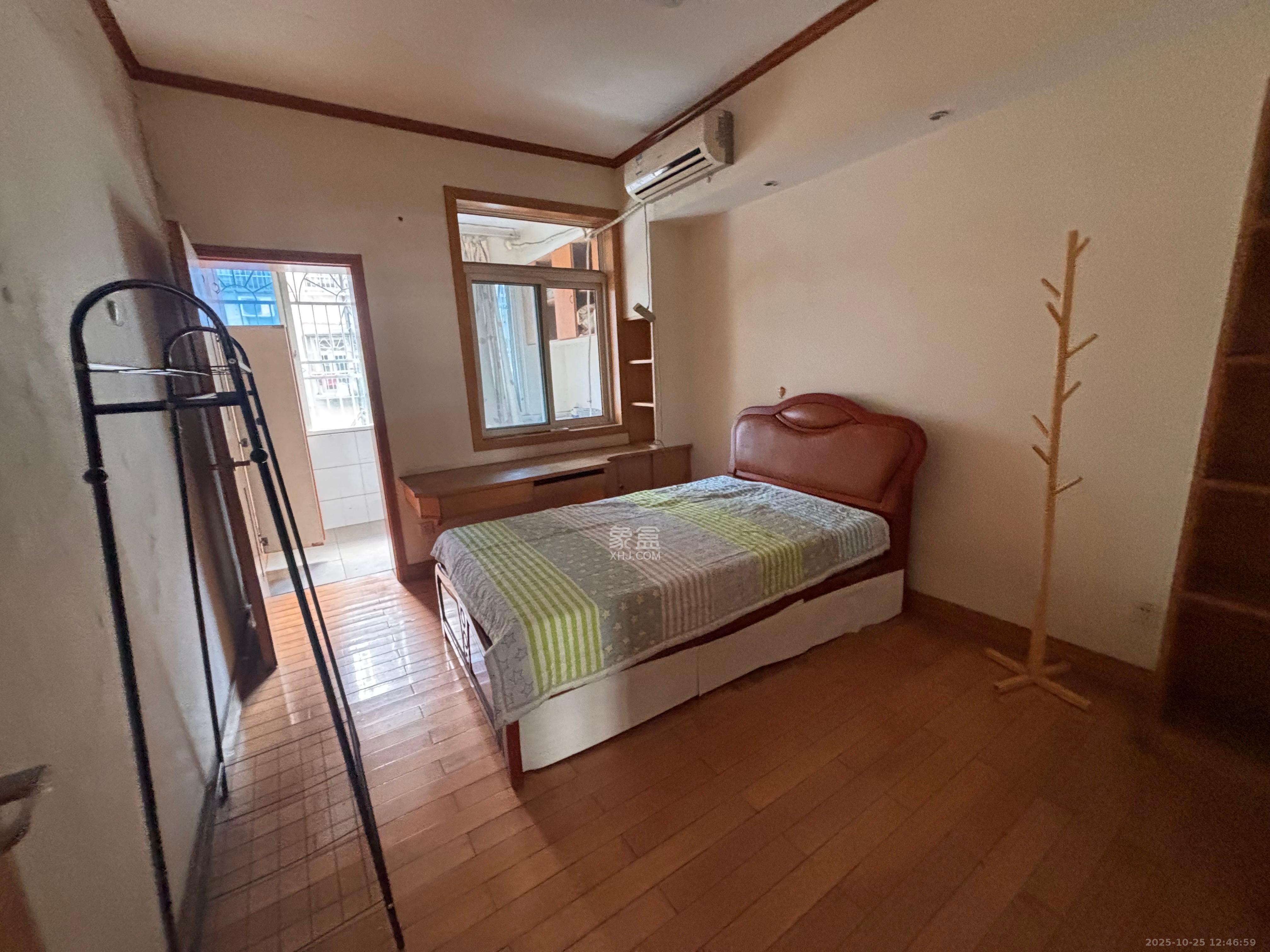 芙蓉区工商局宿舍  2室1厅1卫    1300.0元/月 芙蓉区工商局宿舍  2室1厅1卫    1300.0元/月室内图