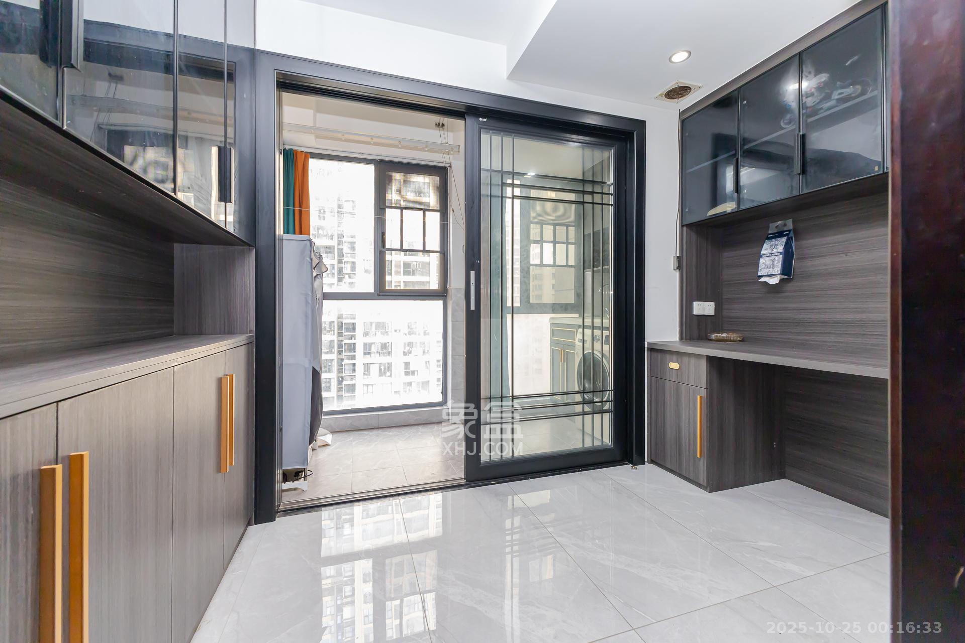 明发阅江悦府  3室2厅2卫    102.8万 明发阅江悦府  3室2厅2卫    102.8万卧室