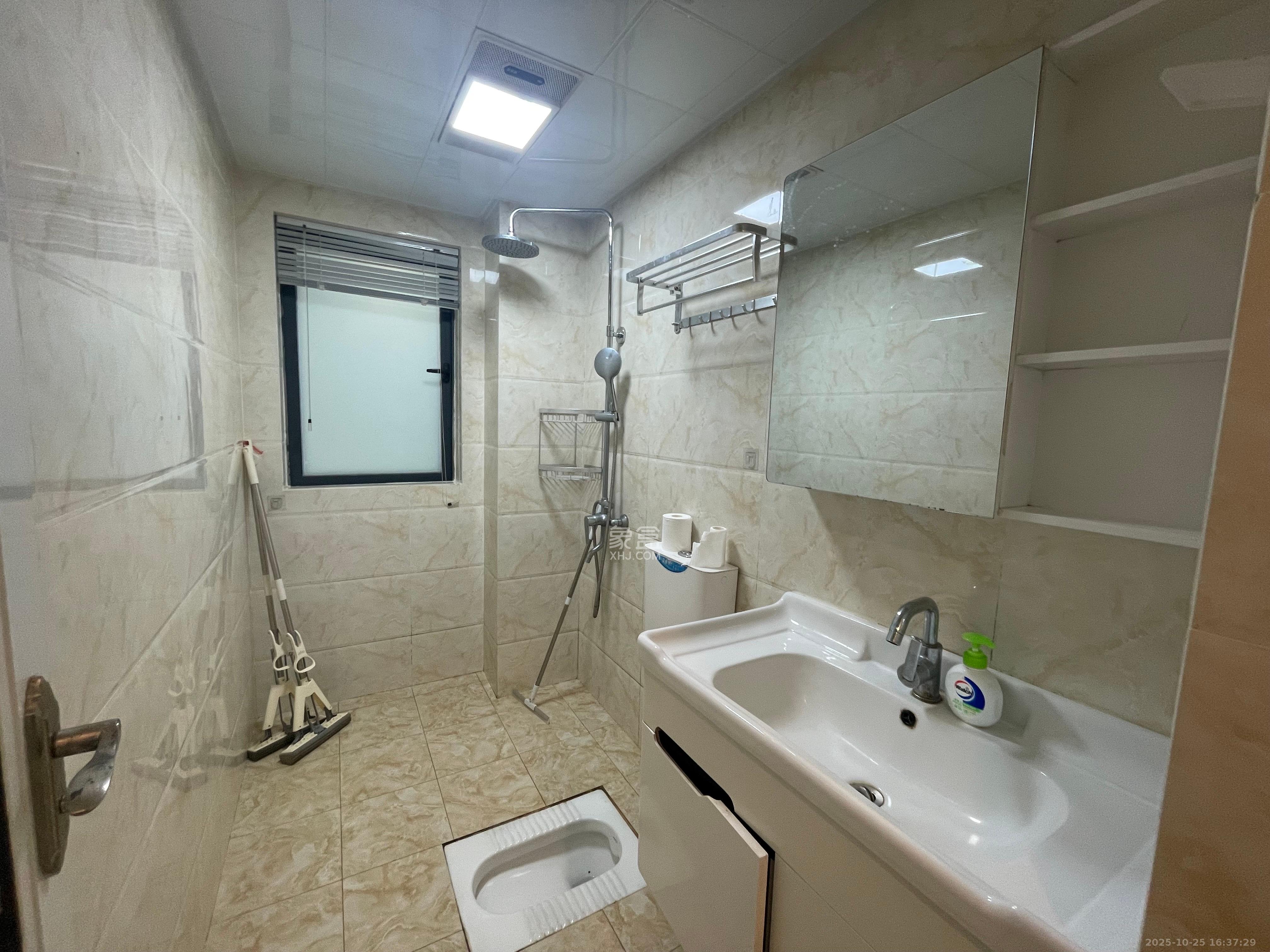 中建芙蓉嘉苑  3室2厅1卫    2100.0元/月 中建芙蓉嘉苑  3室2厅1卫    2100.0元/月室内图