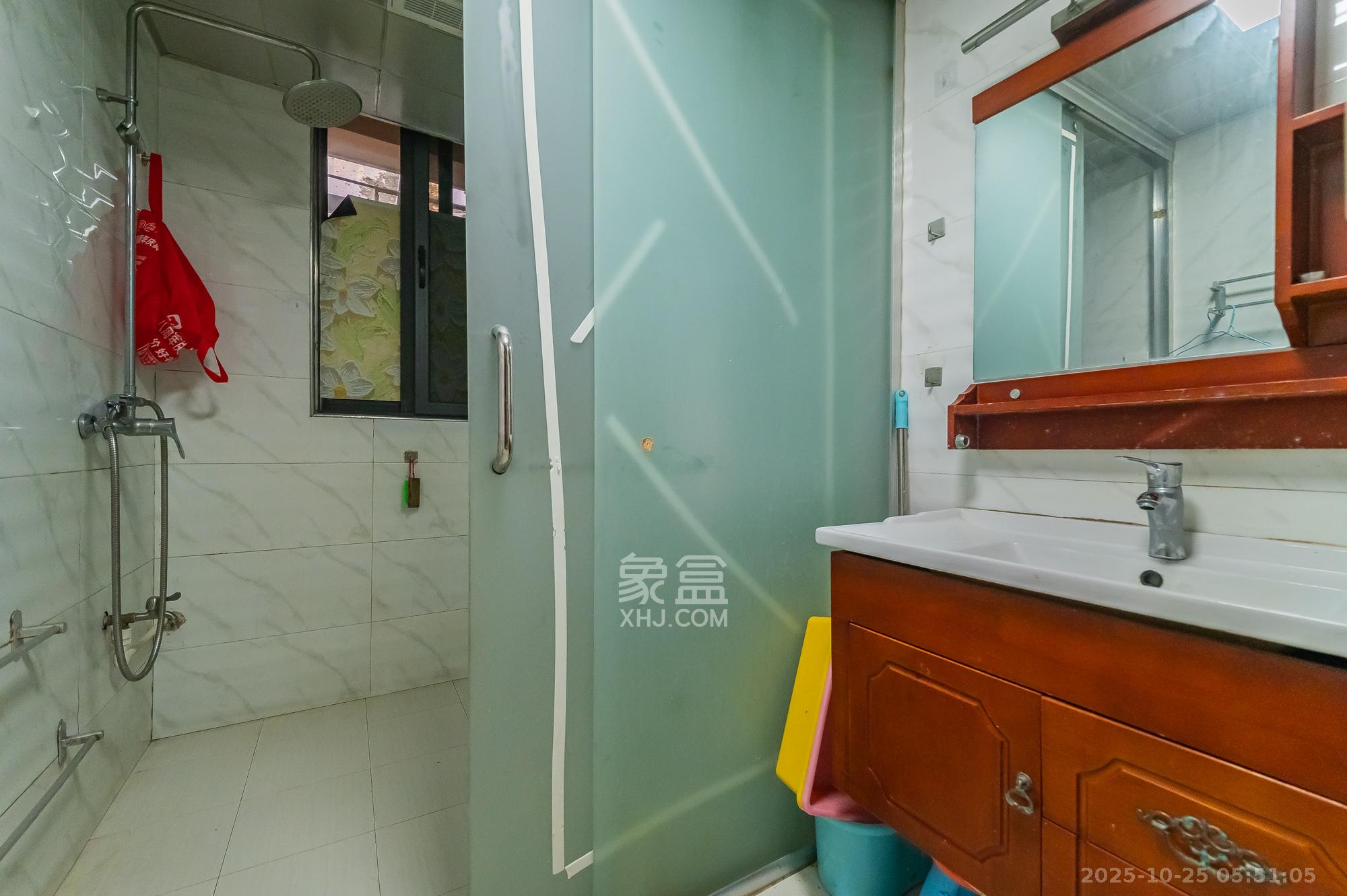 深业睿城  4室2厅2卫    132.0万卫生间