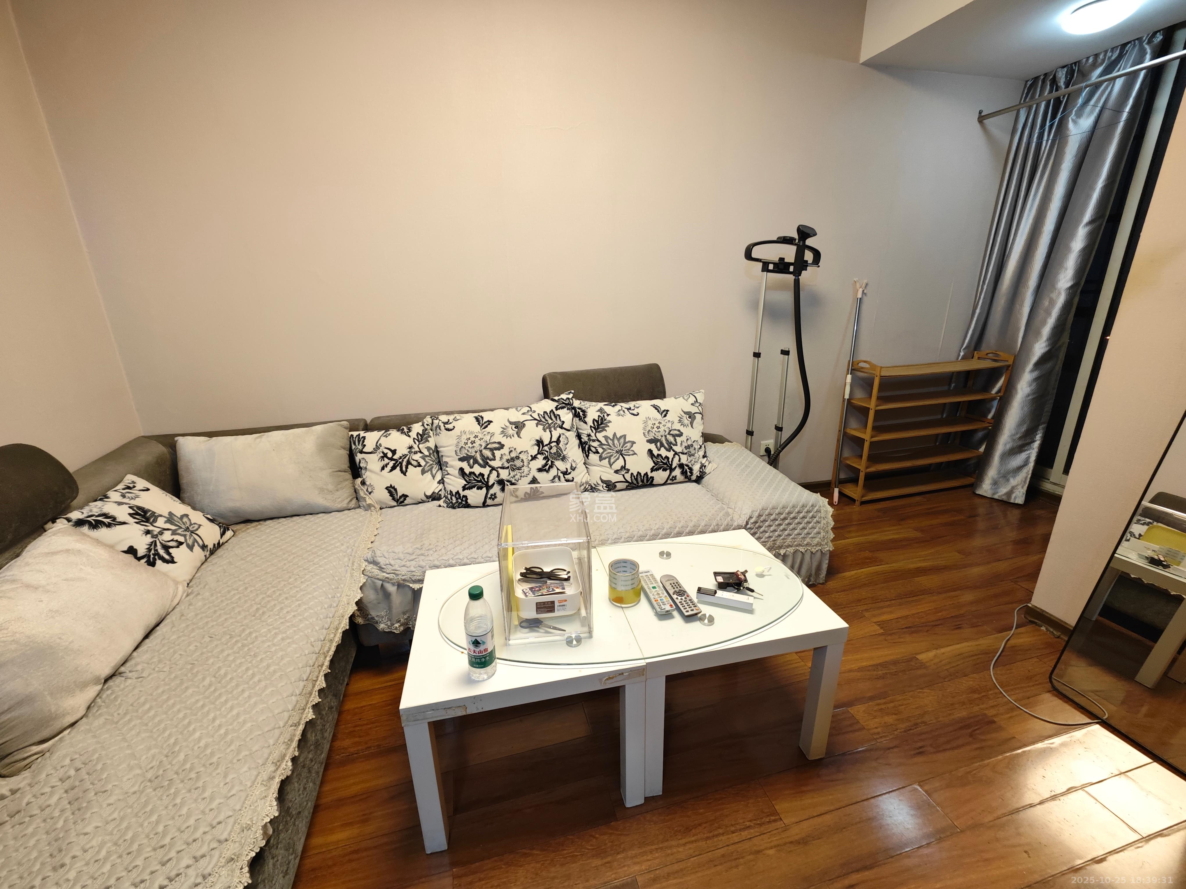 白沙晶城  1室1厅1卫    2200.0元/月