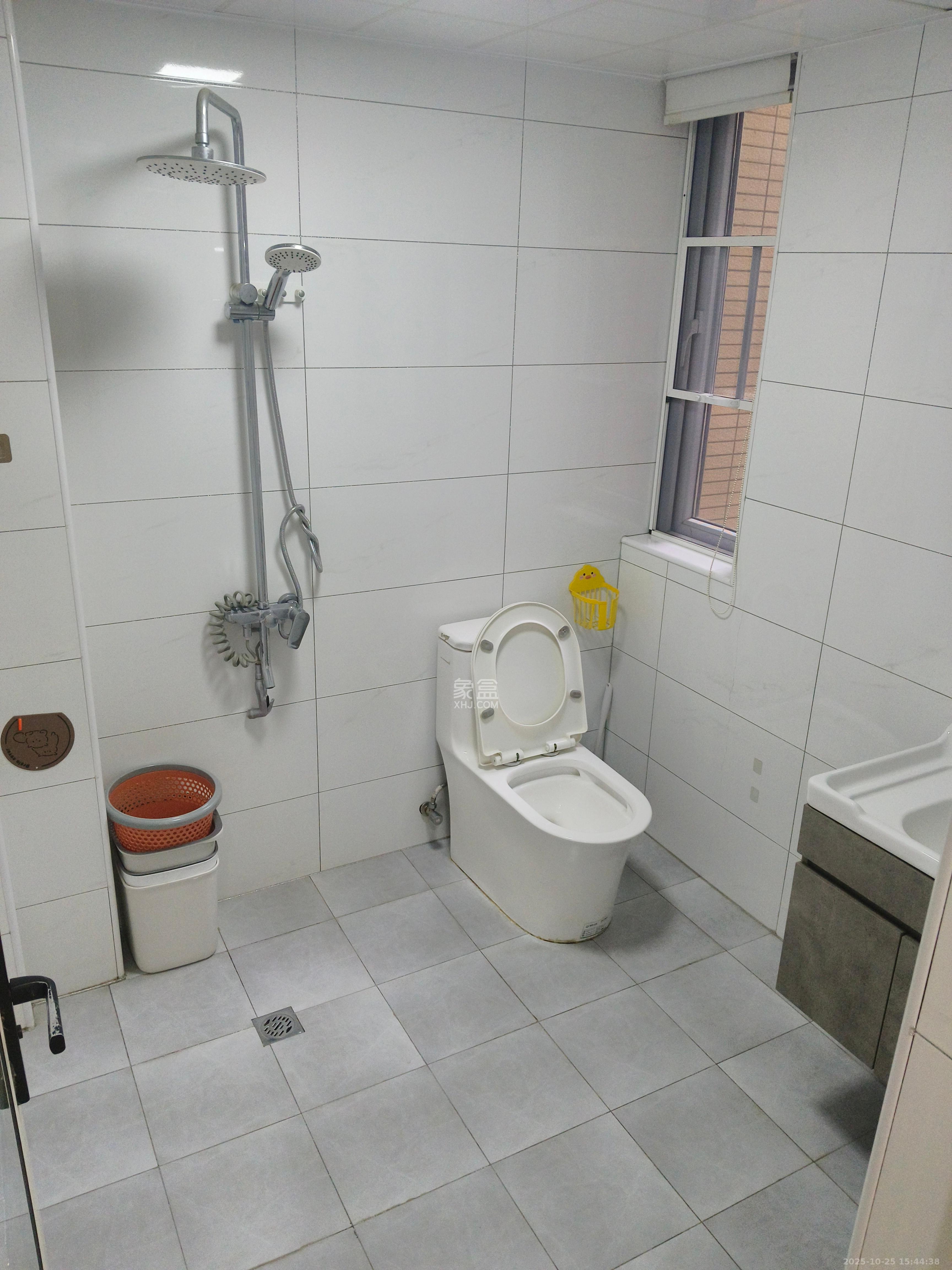 朝正美苑  3室2厅2卫    2600.0元/月室内图