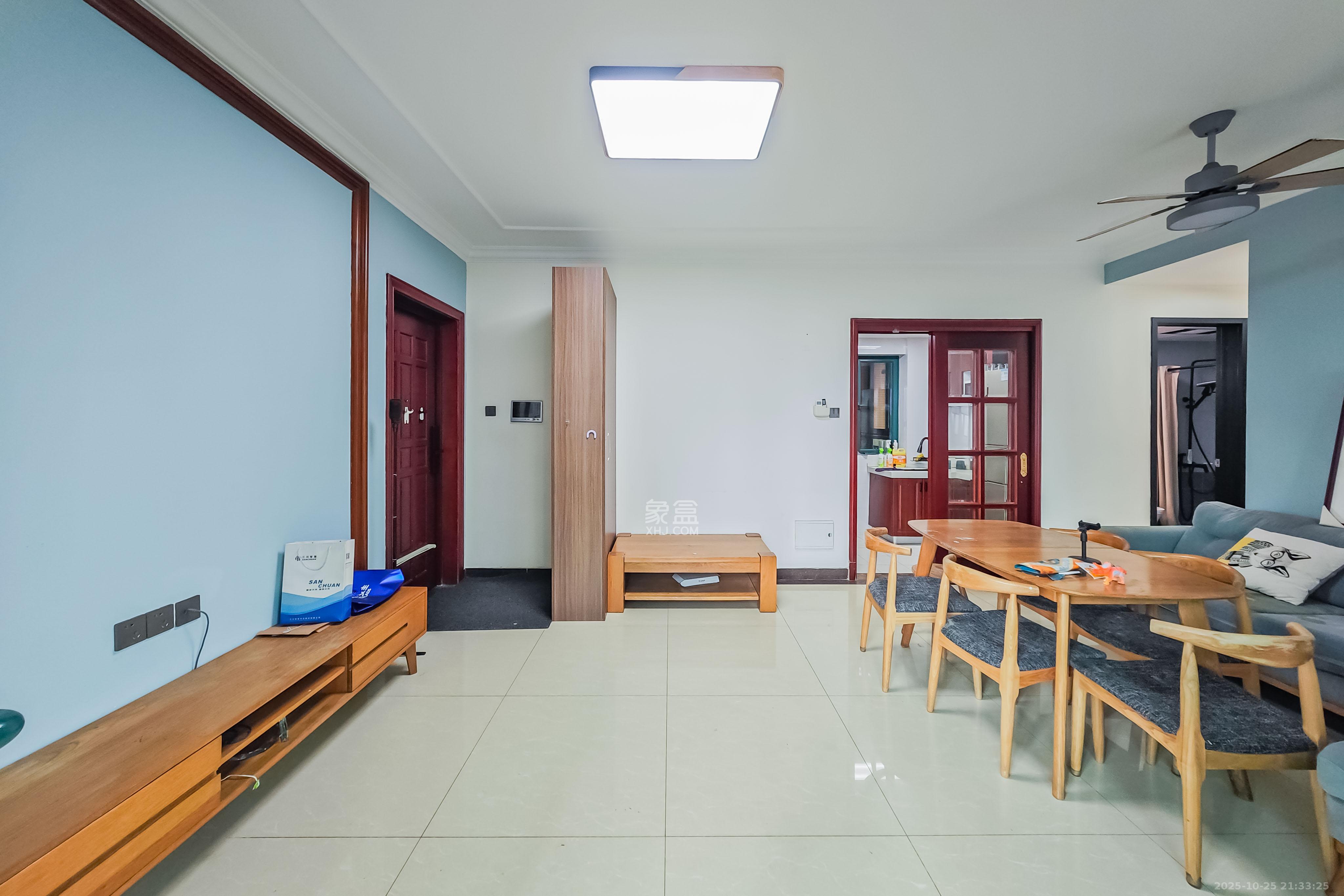 恒大绿洲  1室2厅0卫    82.0万 恒大绿洲  1室2厅0卫    82.0万客厅