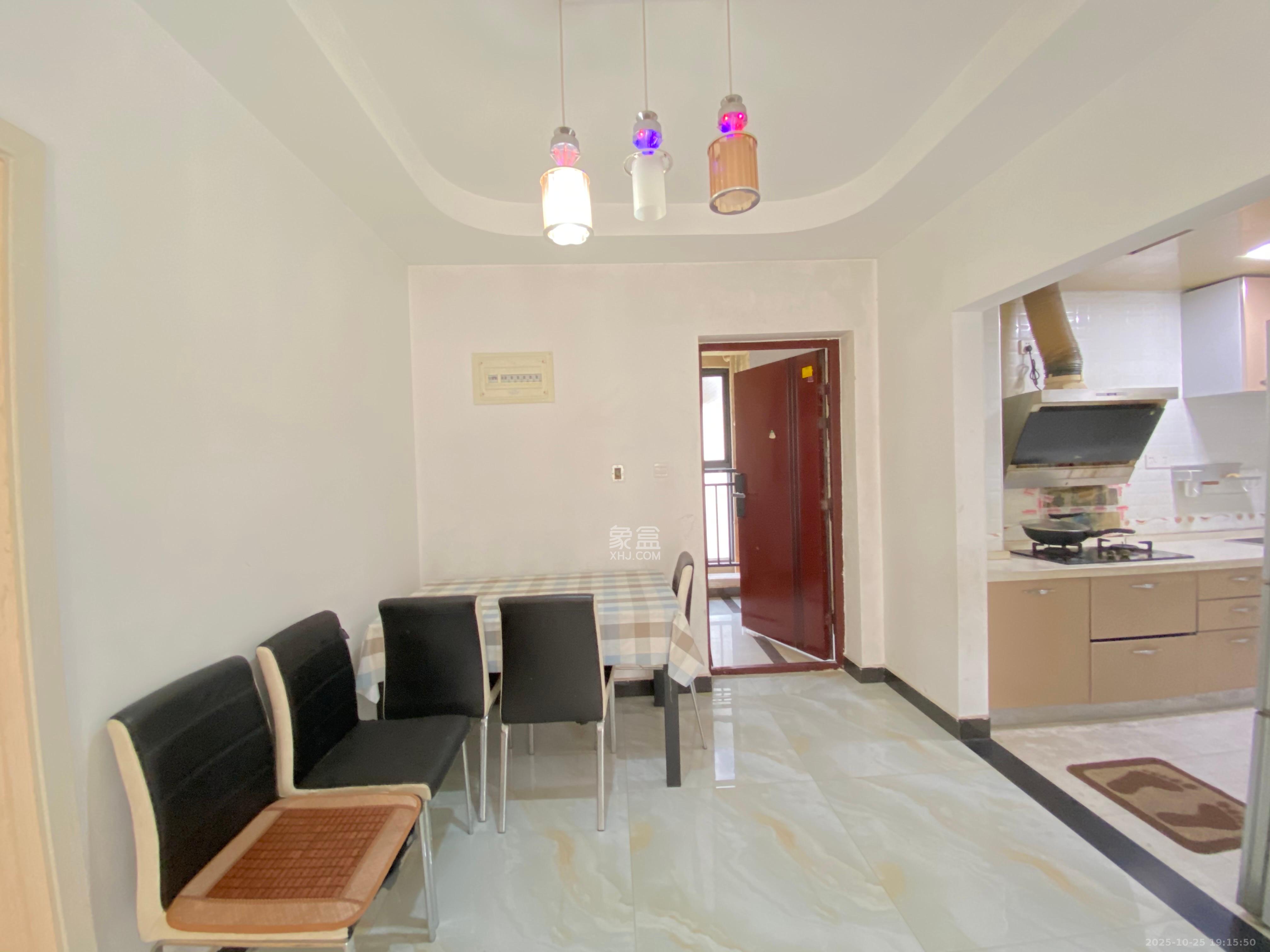 保利麓谷林语C区  1室2厅1卫    2000.0元/月 保利麓谷林语C区  1室2厅1卫    2000.0元/月室内图