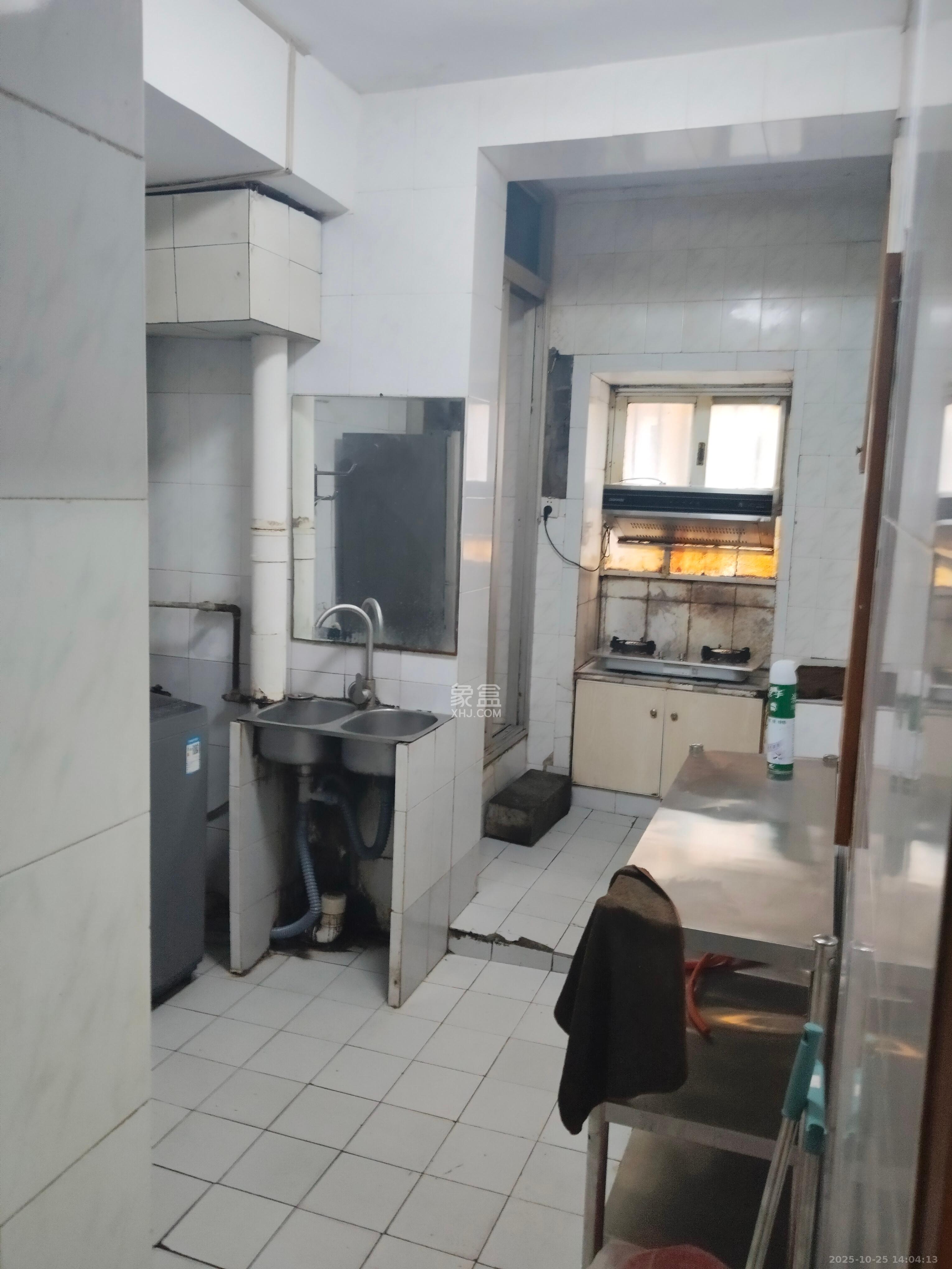 东牌楼街散盘  2室1厅1卫    2200.0元/月 东牌楼街散盘  2室1厅1卫    2200.0元/月