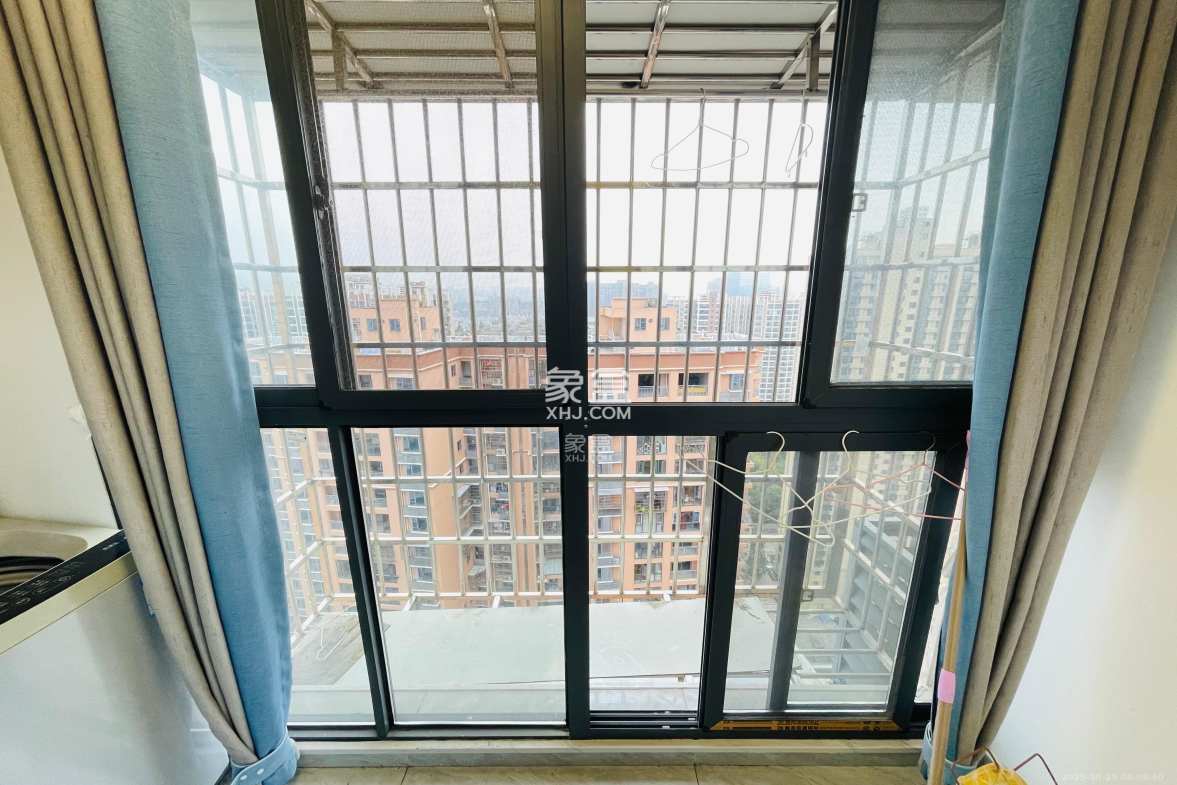 吉泰园安置小区 2室2厅1卫 2600.0元/月 吉泰园安置小区 2室2厅1卫 2600.0元/月室内图