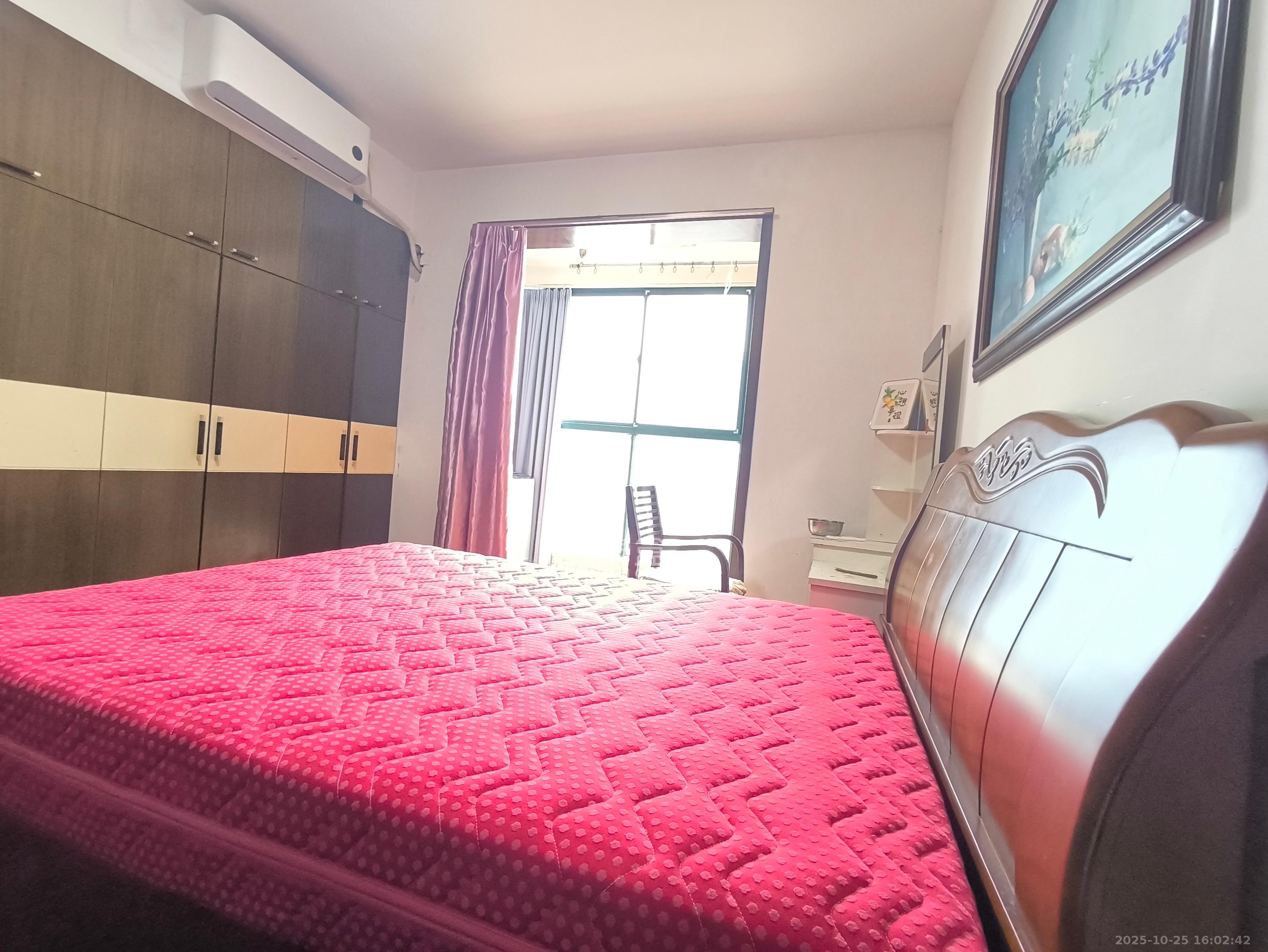 四季阳光花城  3室2厅2卫    3500.0元/月室内图