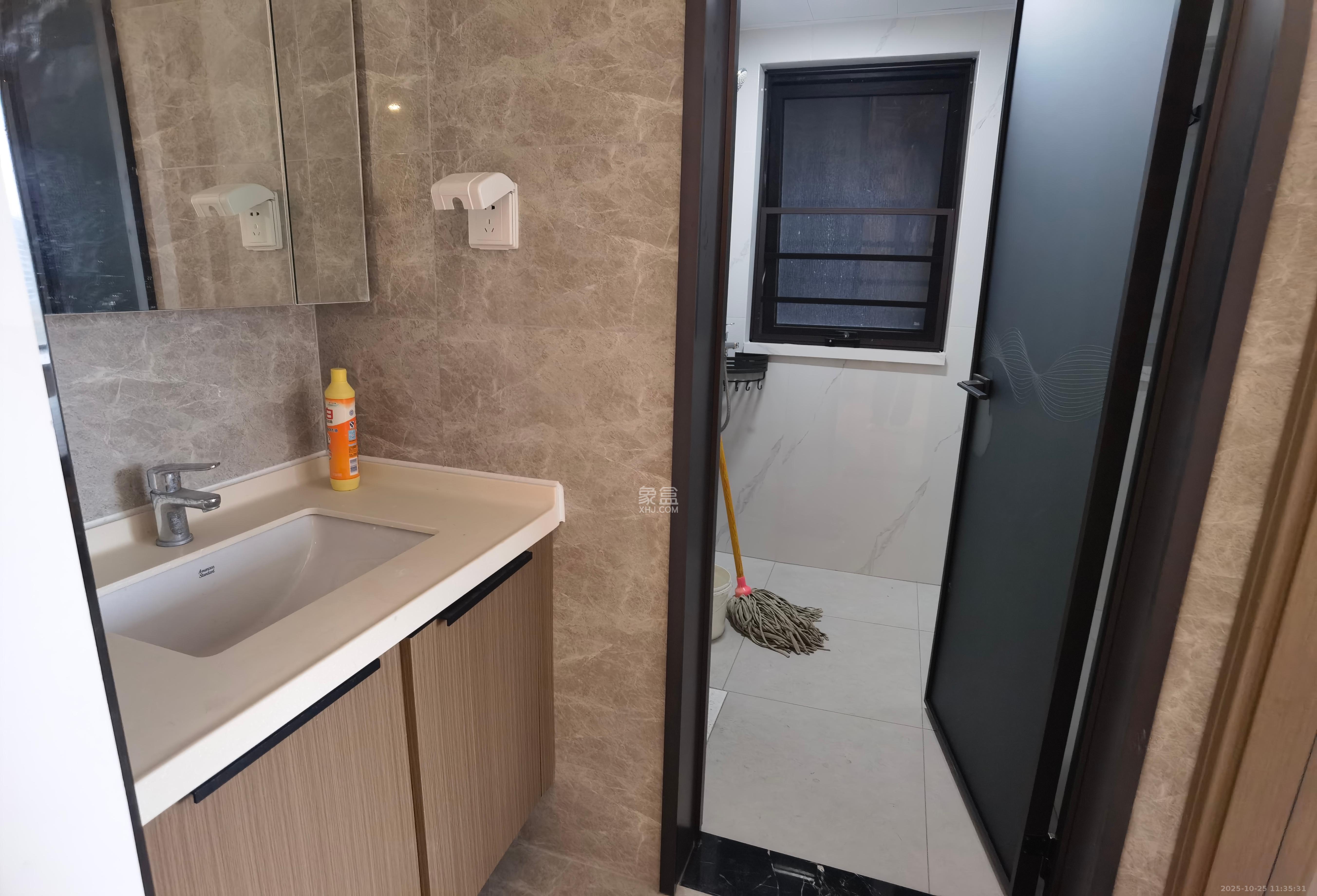 蓝光雍锦府  4室2厅2卫    3000.0元/月室内图