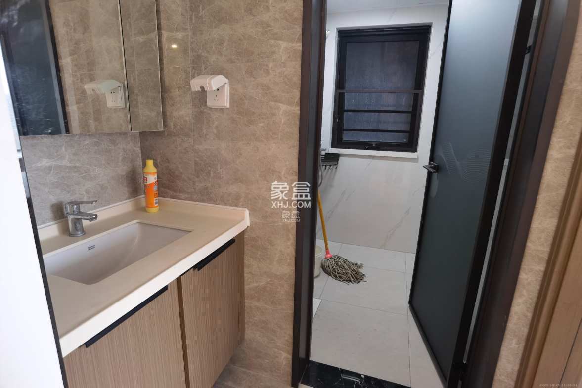 蓝光雍锦府  4室2厅2卫    3000.0元/月 蓝光雍锦府  4室2厅2卫    3000.0元/月室内图