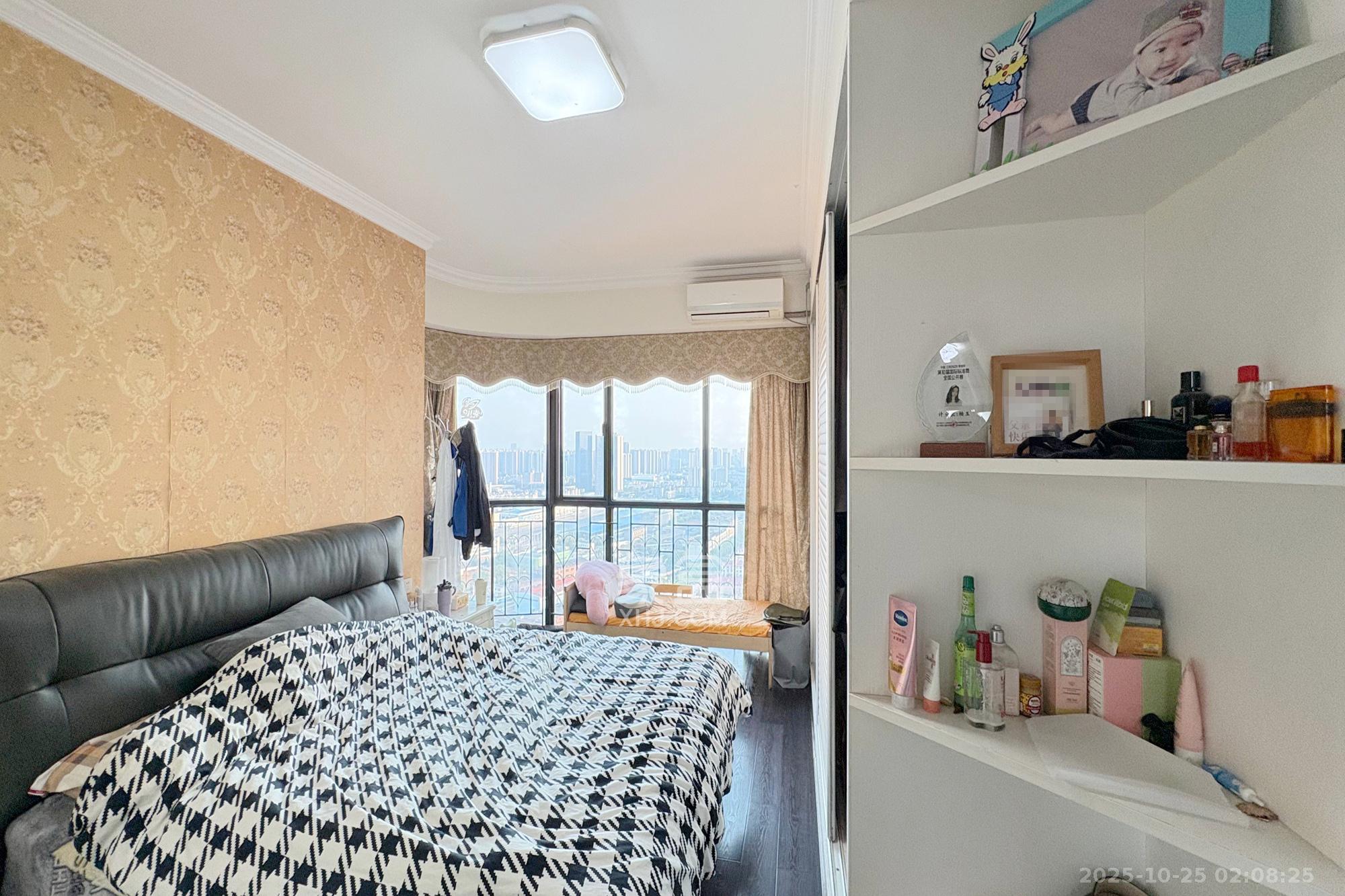 融圣国际  4室2厅2卫    225.0万 融圣国际  4室2厅2卫    225.0万卧室