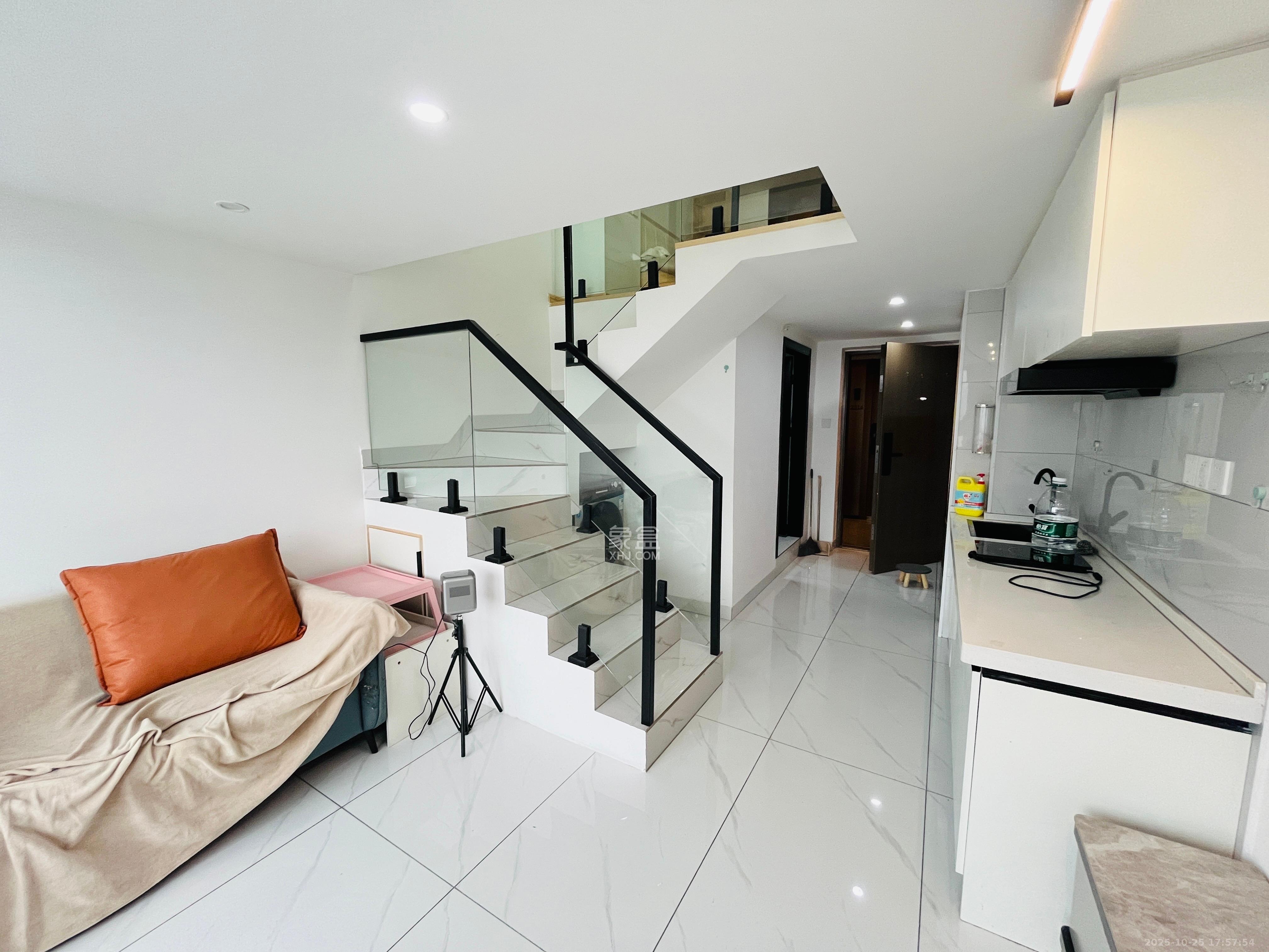 龙湖铂金岛  1室0厅0卫    2100.0元/月