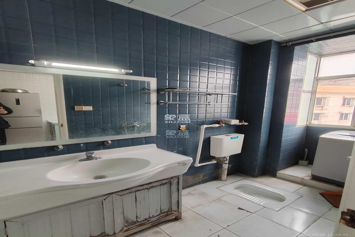 广电南院宿舍  3室1厅1卫    2100.0元/月 广电南院宿舍  3室1厅1卫    2100.0元/月室内图