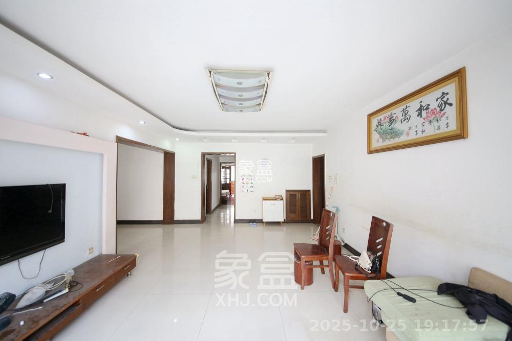 泰时三湘金地  3室2厅2卫    1600.0元/月 泰时三湘金地  3室2厅2卫    1600.0元/月室内图1