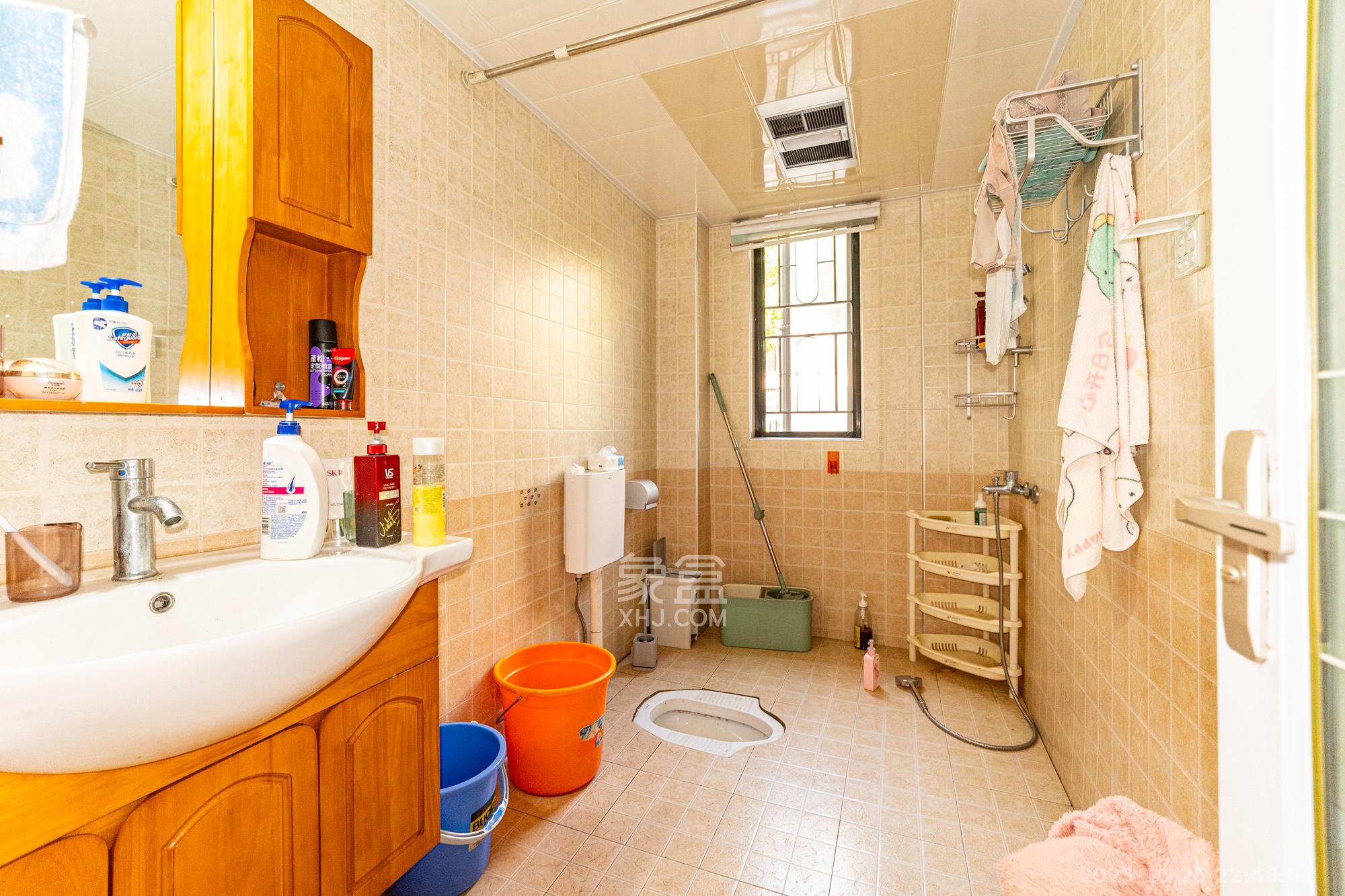 鹏基诺亚山林  4室2厅2卫    158.0万卫生间