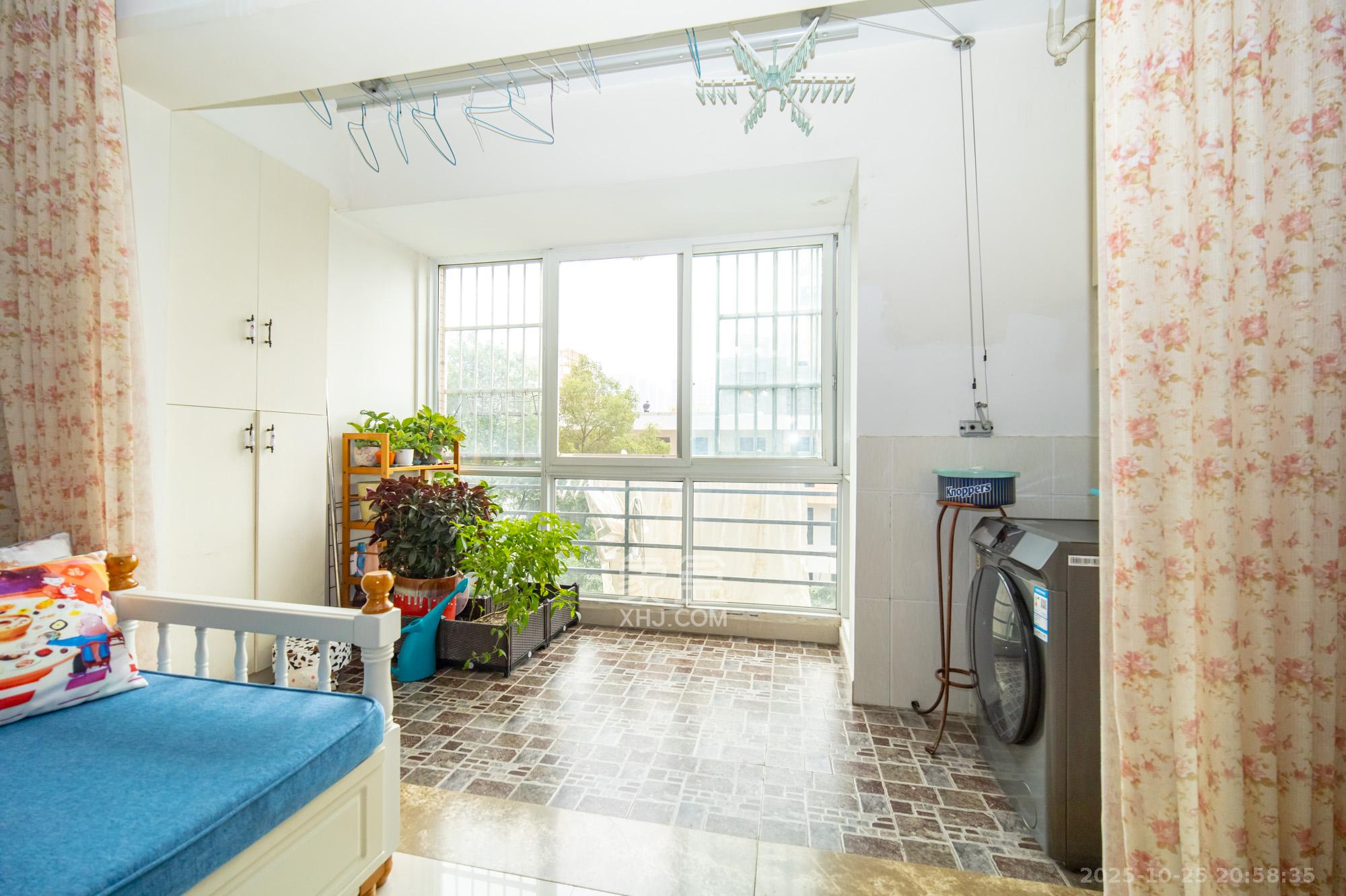 楚天馨苑  3室2厅2卫    63.08万阳台