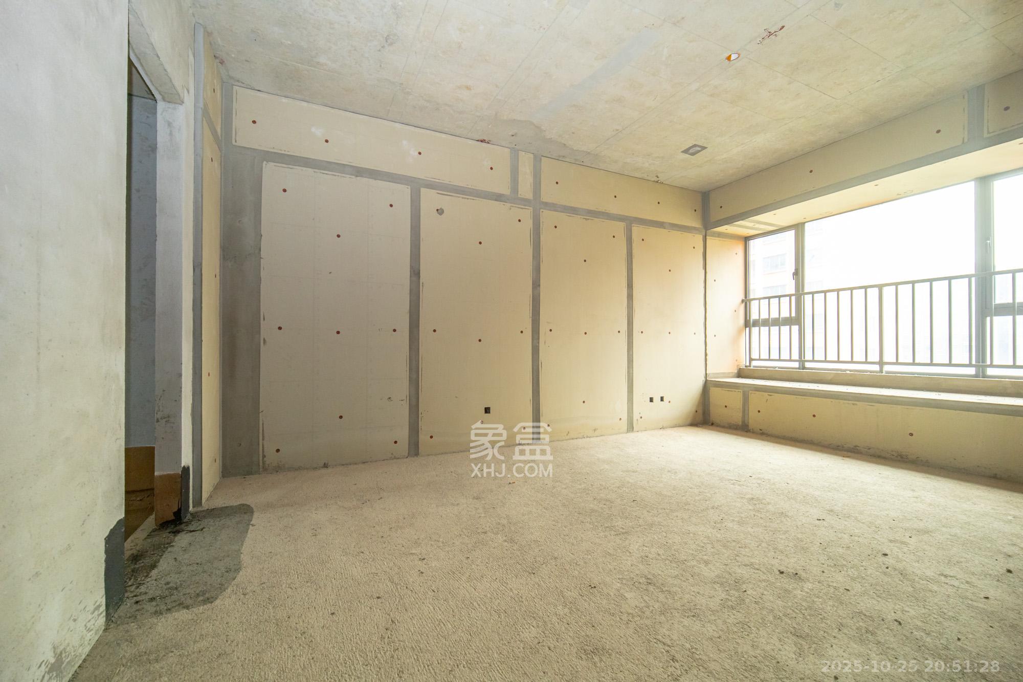 金色溪泉湾  4室2厅2卫    210.0万 金色溪泉湾  4室2厅2卫    210.0万卧室