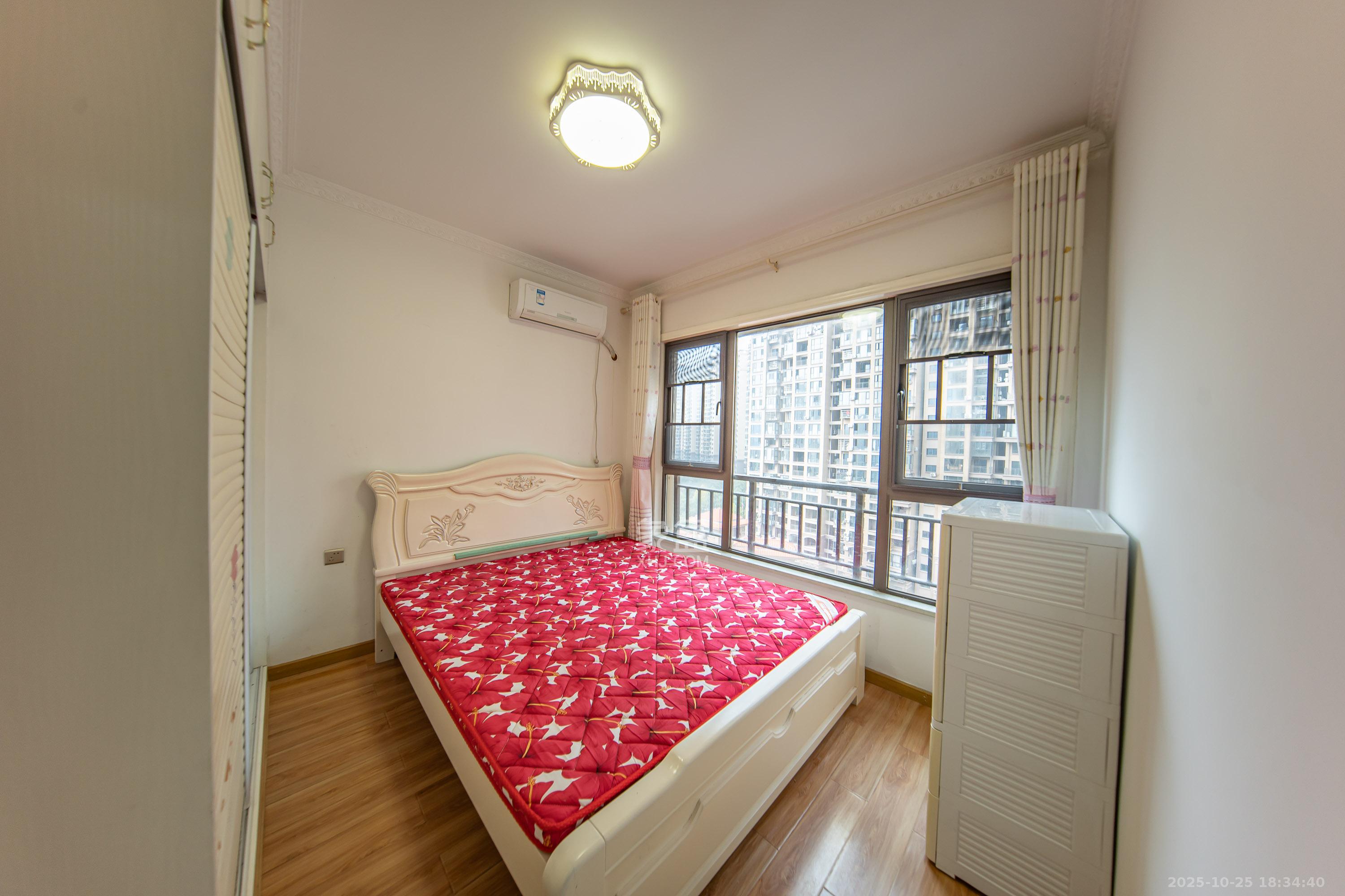 华润橡树湾 3室2厅2卫 91.8万 华润橡树湾 3室2厅2卫 91.8万卧室